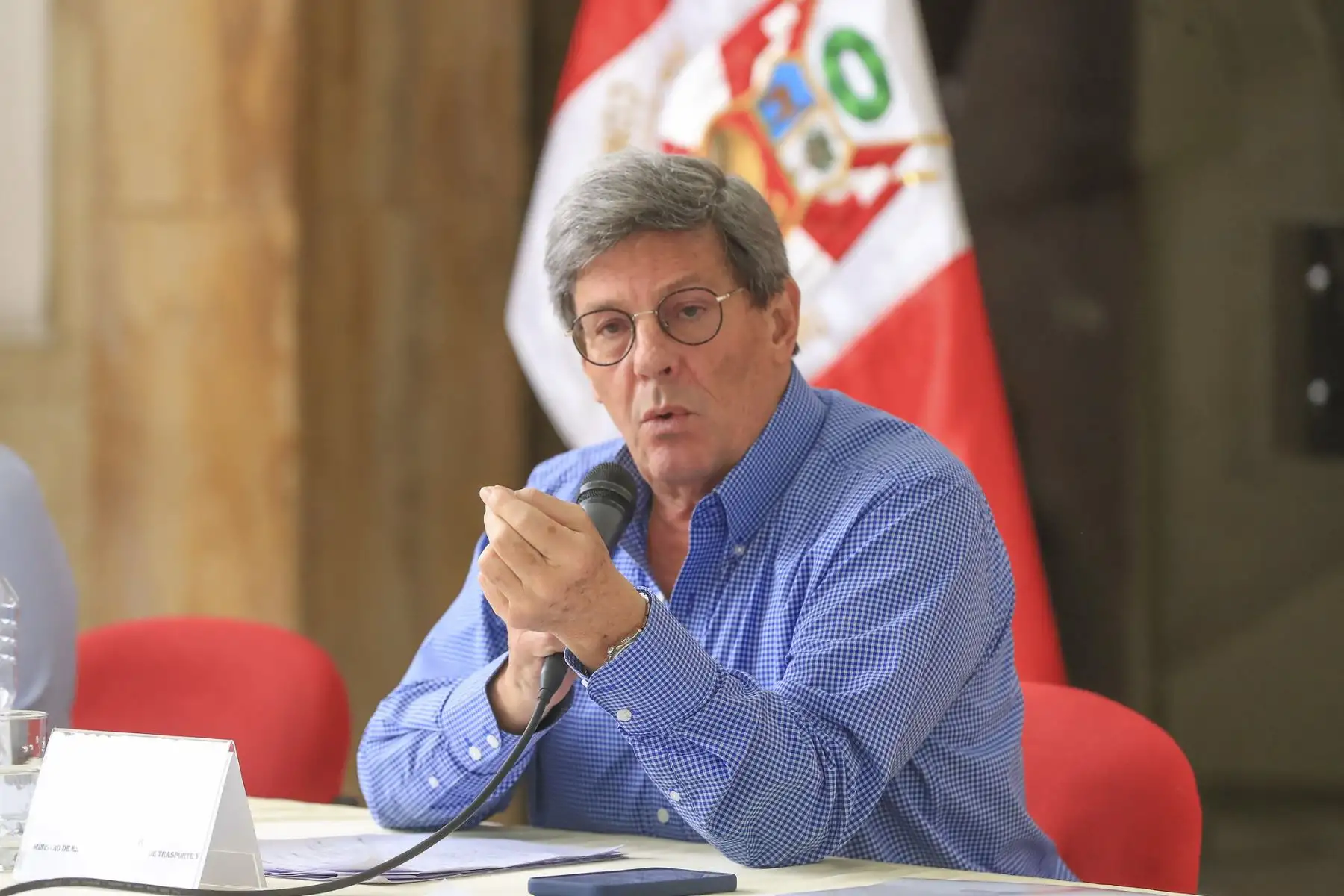 La presidenta de la República, Keiko Fujimori, se reunió con gremios del sector de transporte público, interprovincial y de carga pesada el sábado 22 de agosto de 2026. Participaron también los ministros del Interior y de Transportes y Comunicaciones, así como el Comandante General de la Policía Nacional del Perú. Foto: ANDINA/Presidencia