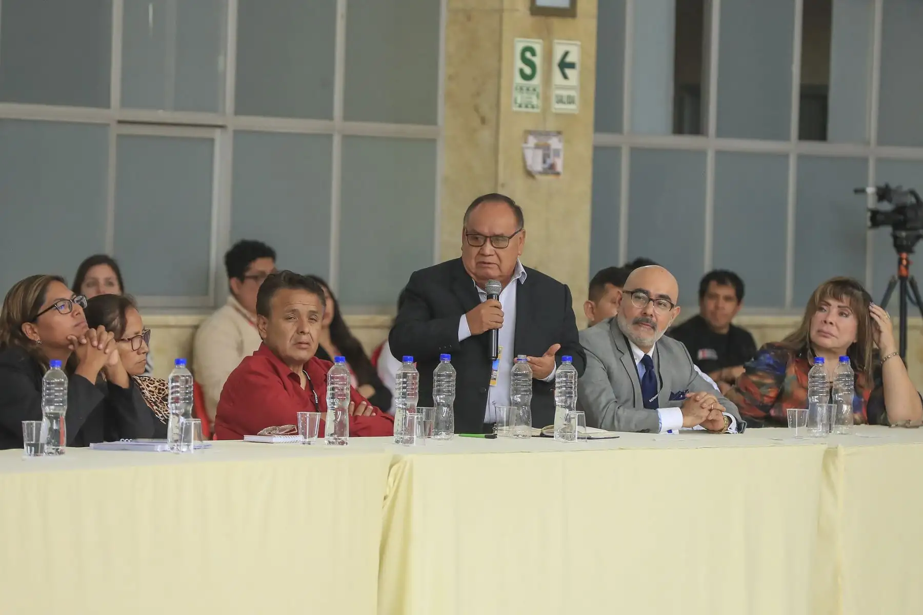 La presidenta de la República, Keiko Fujimori, se reunió con gremios del sector de transporte público, interprovincial y de carga pesada el sábado 22 de agosto de 2026. Participaron también los ministros del Interior y de Transportes y Comunicaciones, así como el Comandante General de la Policía Nacional del Perú. Foto: ANDINA/Presidencia
