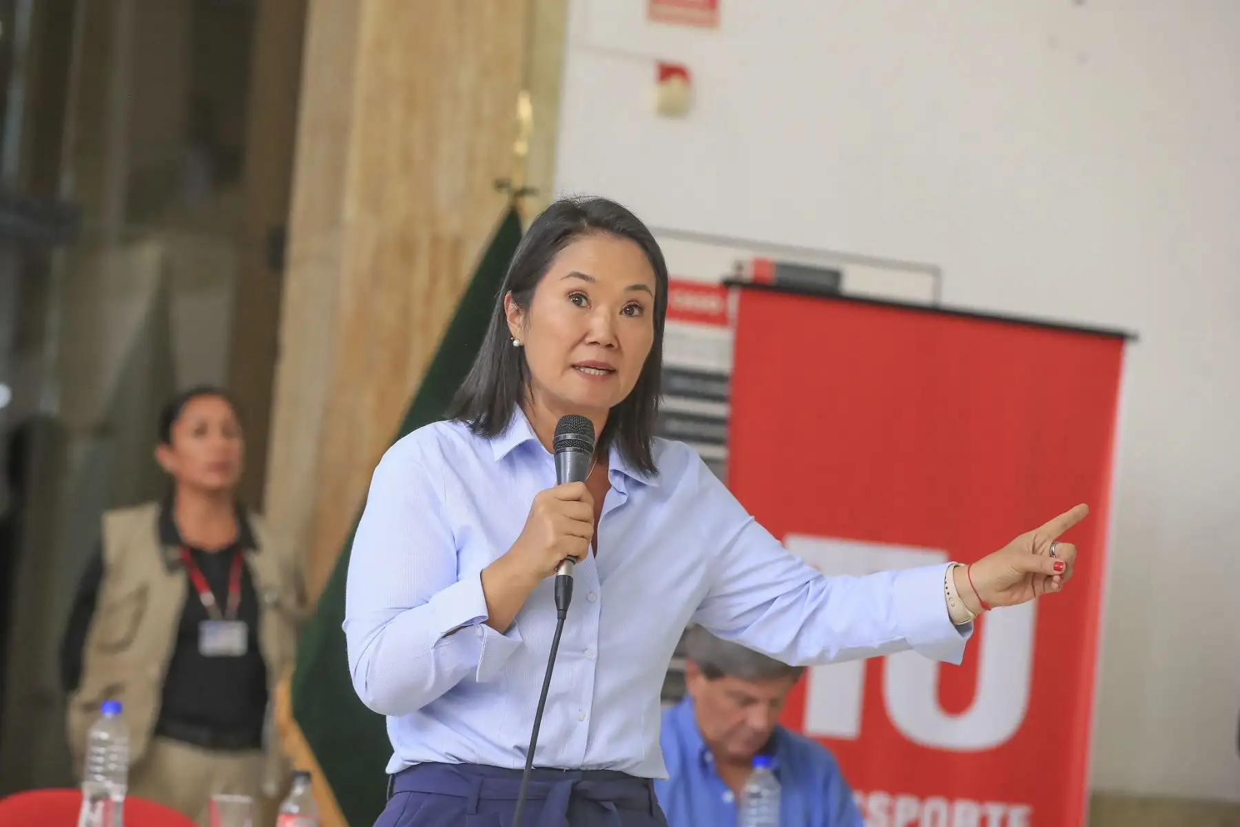 La presidenta de la República, Keiko Fujimori, se reunió con gremios del sector de transporte público, interprovincial y de carga pesada el sábado 22 de agosto de 2026. Participaron también los ministros del Interior y de Transportes y Comunicaciones, así como el Comandante General de la Policía Nacional del Perú. Foto: ANDINA/Presidencia