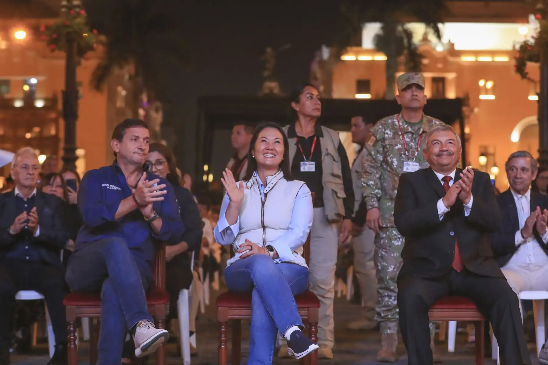 La presidenta de la República, Keiko Fujimori, participó en el acto de reconocimiento a negocios y emprendedores pioneros del Centro Histórico de Lima por su trayectoria, generación de empleo y contribución a preservar la identidad de la ciudad. Foto: ANDINA/Presidencia
