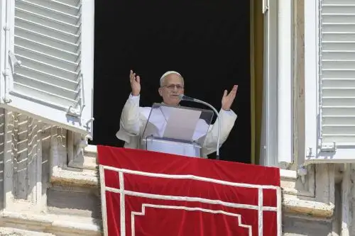 El Papa León XIV dirige el rezo del Ángelus dominical.