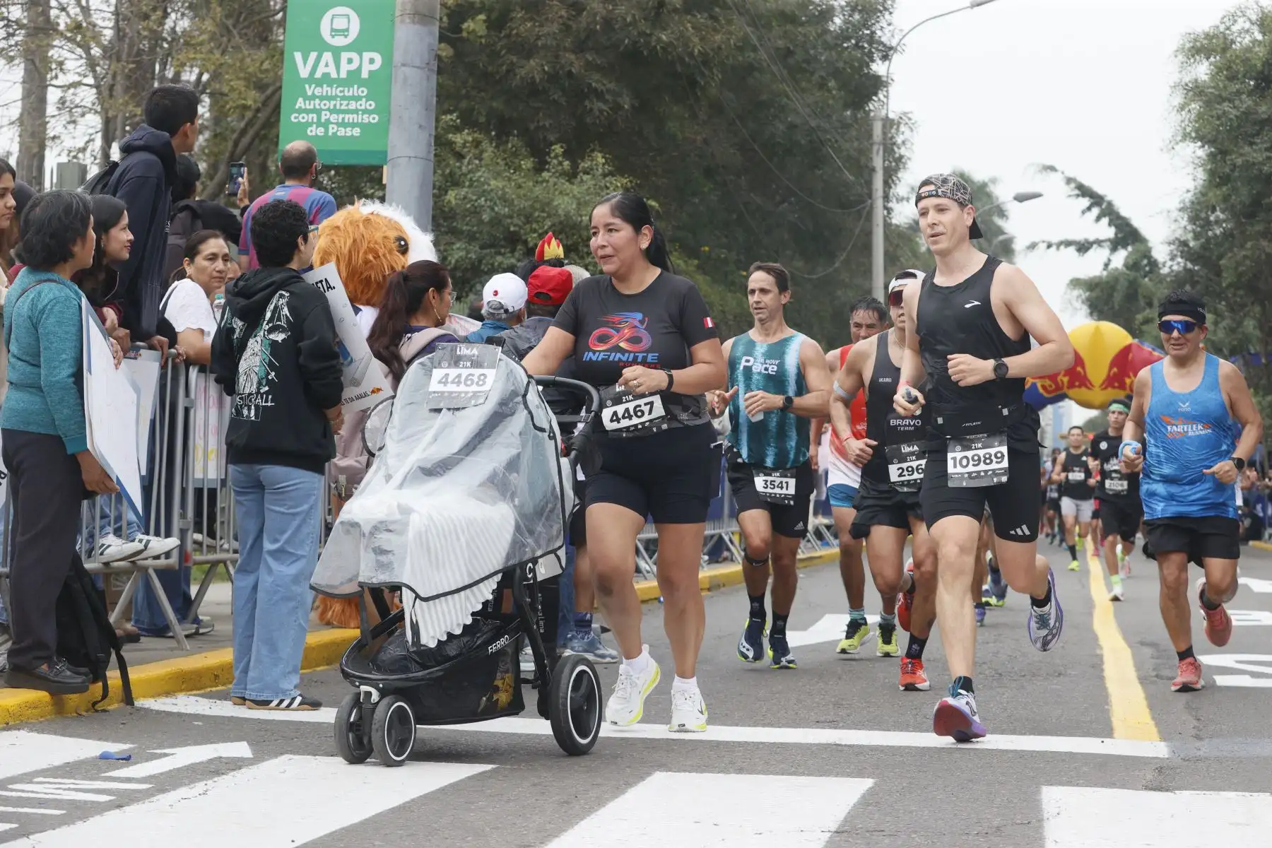 La calles del Centro Histórico de  Lima, una de las carreras más importantes del deporte, la KIA Media Maratón de Lima 21K.
Foto: ANDINA/Vidal Tarqui