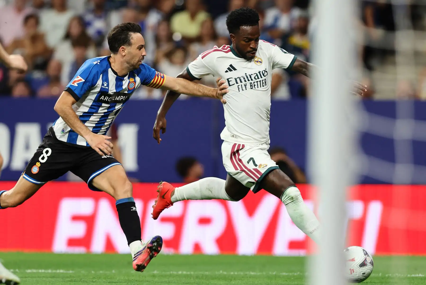 Vinicius Júnior en el centro del huracán en su debut liguero