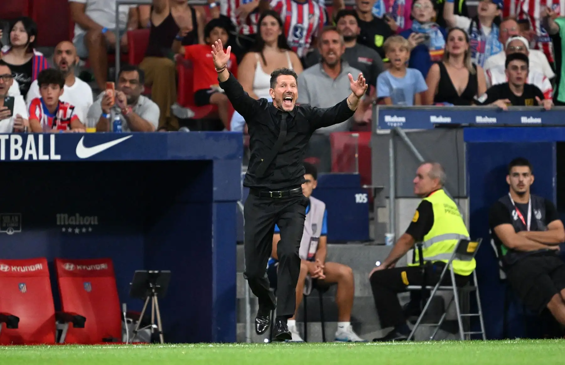 Diego Simeone llama a la unidad en el Atlético tras los abucheos a Julián Álvarez