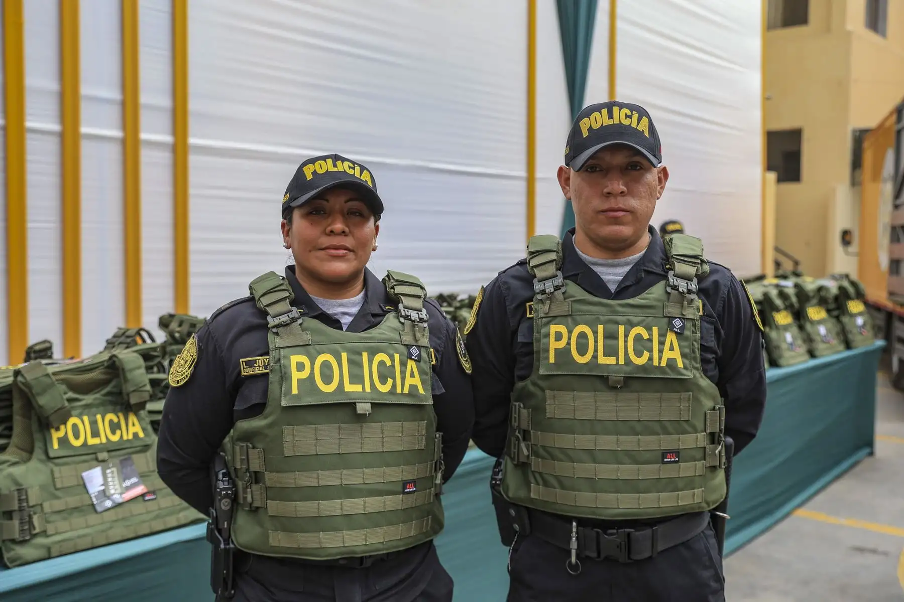 La presidenta de la República, Keiko Fujimori, participó hoy domingo 23 de agosto de 2026 en la entrega de 900 chalecos antibalas nivel IIIA para el equipamiento táctico y protección integral del personal asignado a la Región Policial del Callao. Foto: ANDINA/Presidencia