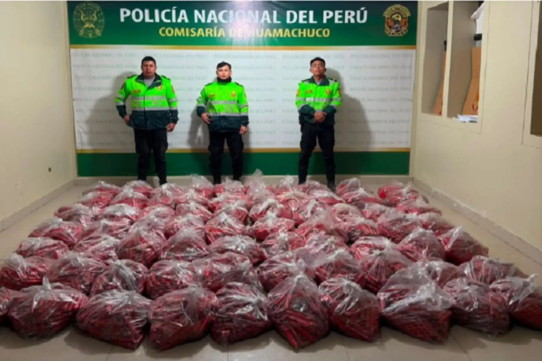 Policía Nacional incauta 70 bolsas de explosivos sin autorización en La Libertad