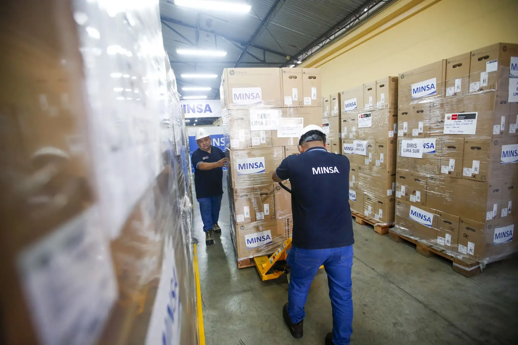 El Minsa entregó 1070 computadoras a centros de salud, especialmente de salud mental, para impulsar la transformación digital y agilizar la atención. Foto: ANDINA/Ricardo Cuba