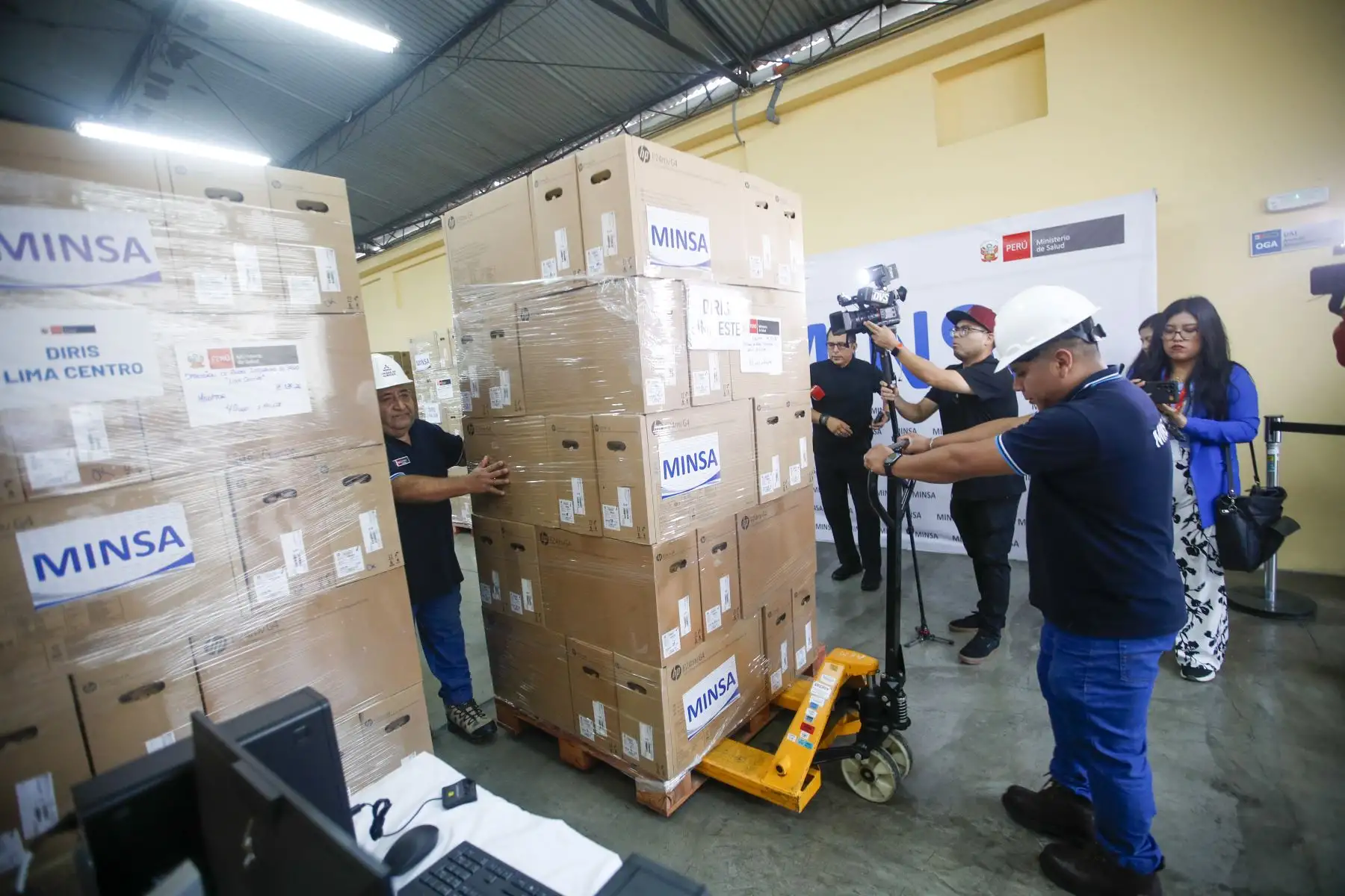 El Minsa entregó 1070 computadoras a centros de salud, especialmente de salud mental, para impulsar la transformación digital y agilizar la atención. Foto: ANDINA/Ricardo Cuba