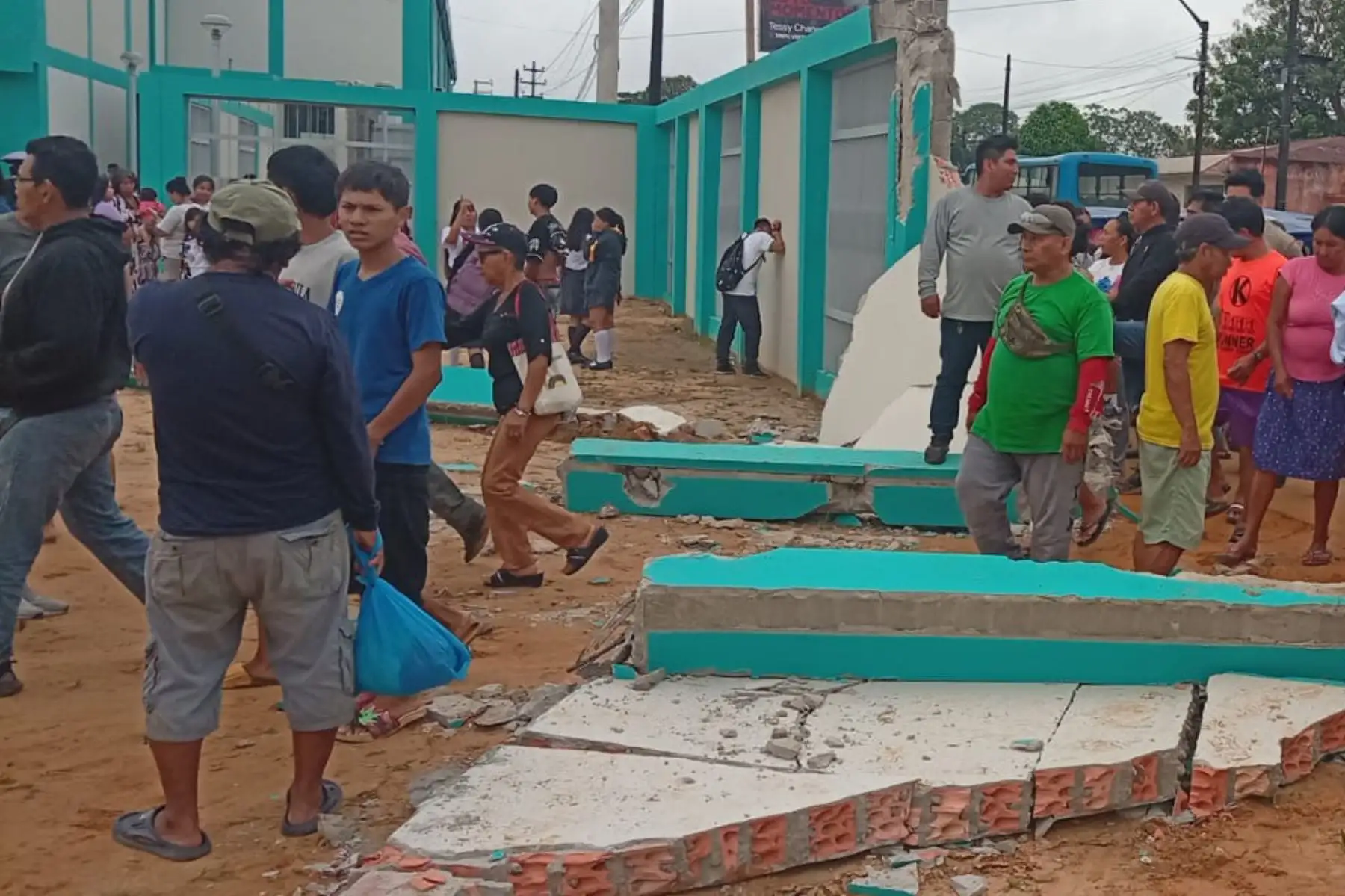 La muerte del alumno sucedió mientras se realizaba la demolición de un muro de la antigua infraestructura del colegio. ANDINA/Difusión