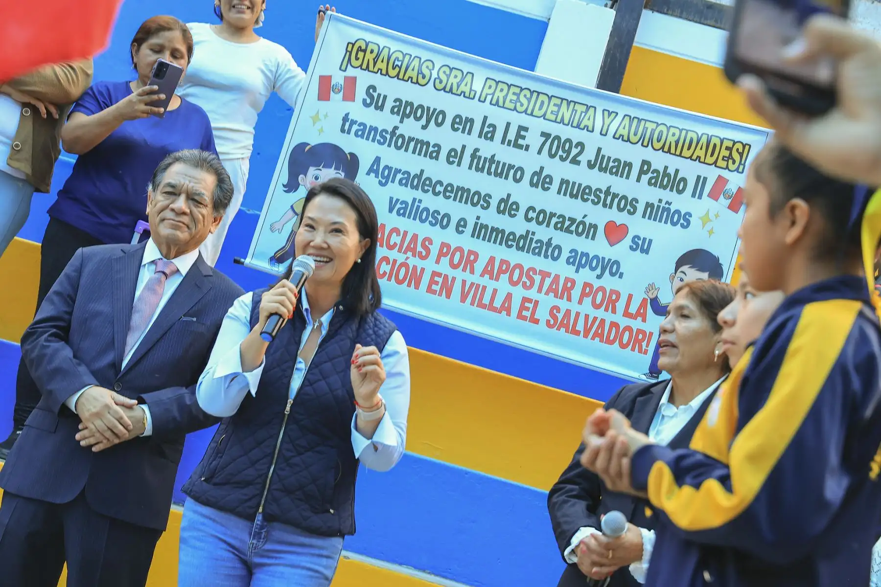 Presidenta Keiko Fujimori supervisó reinicio de clases escolares en colegios afectados por las lluvias en Lima Sur. Foto: ANDINA/Prensa Presidencia