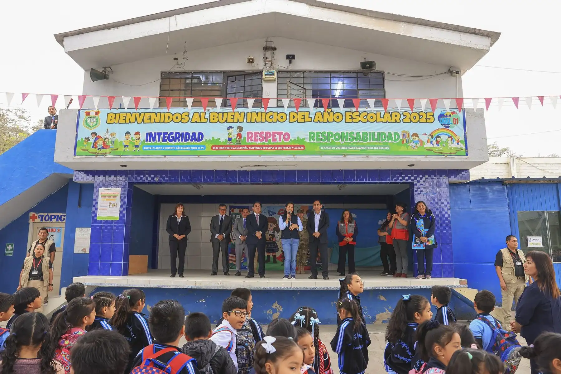 Presidenta Keiko Fujimori supervisó reinicio de clases escolares en colegios afectados por las lluvias en Lima Sur. Foto: ANDINA/Prensa Presidencia