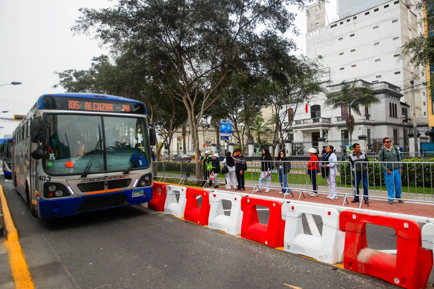 La sensibilización también incide en las medidas de seguridad necesarias para el uso adecuado del carril exclusivo y la convivencia con otros actores viales. Foto: ANDINA/Ricardo Cuba.