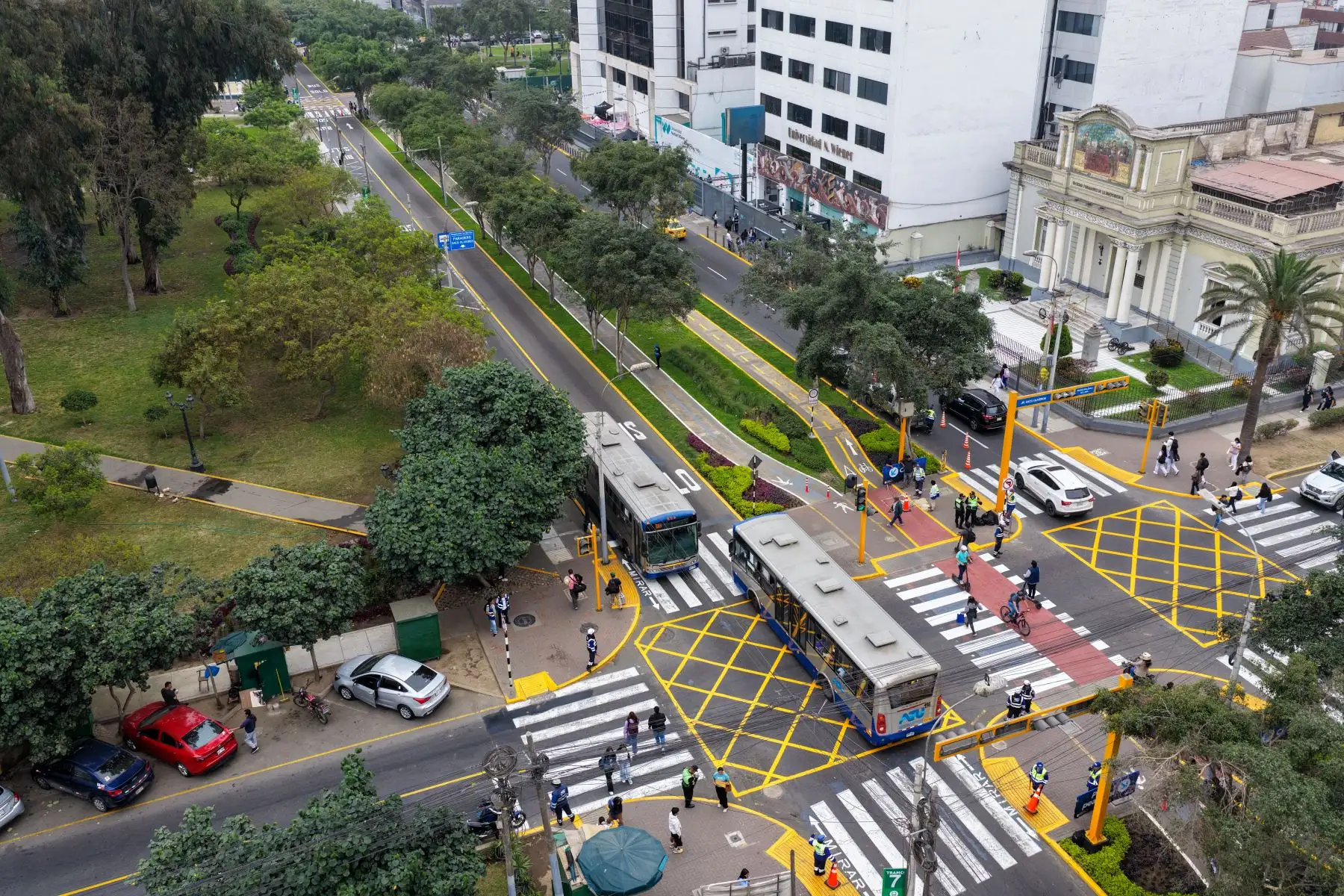 Como parte del proceso, la entidad realiza acciones educativas en la zona para explicar los cambios en la vía a quienes transitan o viven cerca del corredor. Foto: ANDINA/Ricardo Cuba.