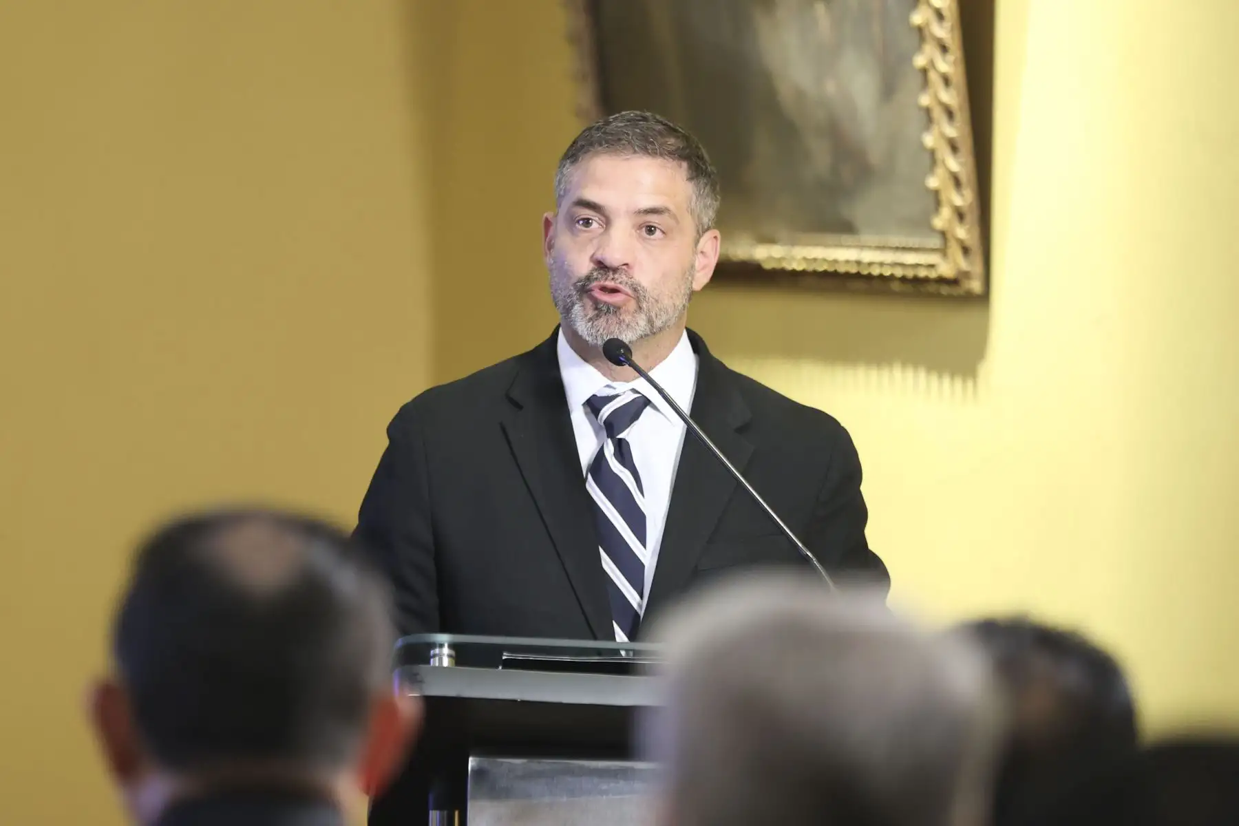 Francisco Zegarra, especialista de operaciones del BID, participa en la ceremonia de lanzamiento de la Visa Electrónica y el Pasaporte de Emergencia del Sistema de Administración Migratoria Integral (e-SAMI), una iniciativa orientada a modernizar y agilizar los servicios migratorios y consulares del país. Foto: ANDINA/Jhonel Rodríguez Robles