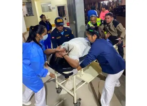 Una racha de accidentes registrados durante el fin de semana dejó como saldo dos personas fallecidas, entre ellas un agente de la Policía Nacional del Perú (PNP), y otras nueve heridas en las provincias de Pacasmayo y Virú, en La Libertad. ANDINA/Difusión