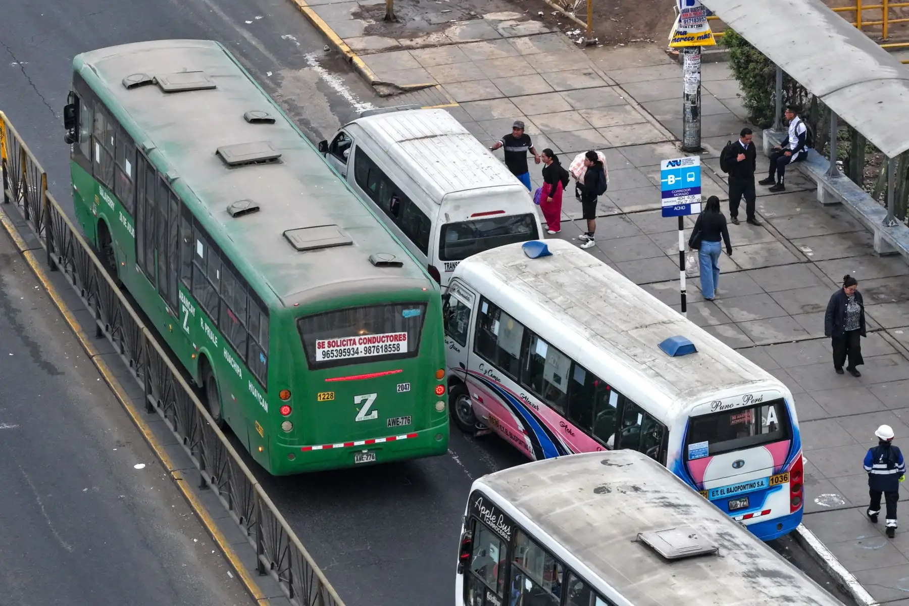 Unidades de transporte público circulan por la Vía de Evitamiento luego de que los gremios de transporte de Lima . Foto: ANDINA/Daniel Bracamonte
