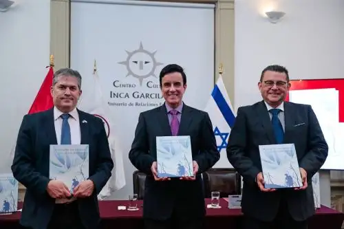Cancillería presenta libro que rescata la historia de dos peruanos que demostraron coraje y solidaridad durante el Holocausto en la Segunda Guerra Mundial