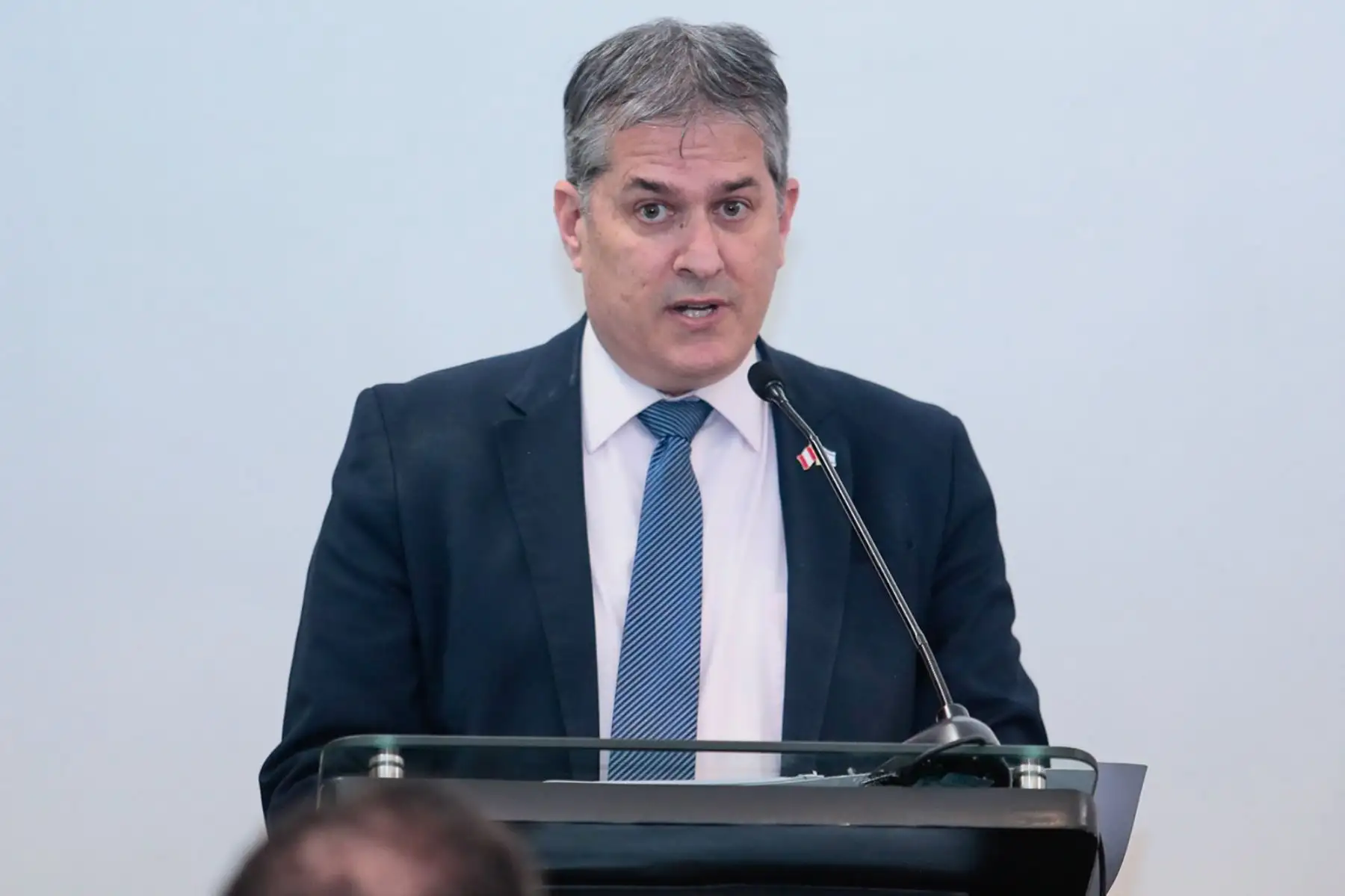 El embajador de Israel en Perú, Gali Dagan, participa en la presentación del libro "El coraje de dos peruanos durante el Holocausto: la crónica de Barreto y Gambetta en la Segunda Guerra Mundial", que se realizó en el Centro Cultural Inca Garcilaso el 25 de agosto de 2026. Foto: ANDINA/Daniel Bracamonte