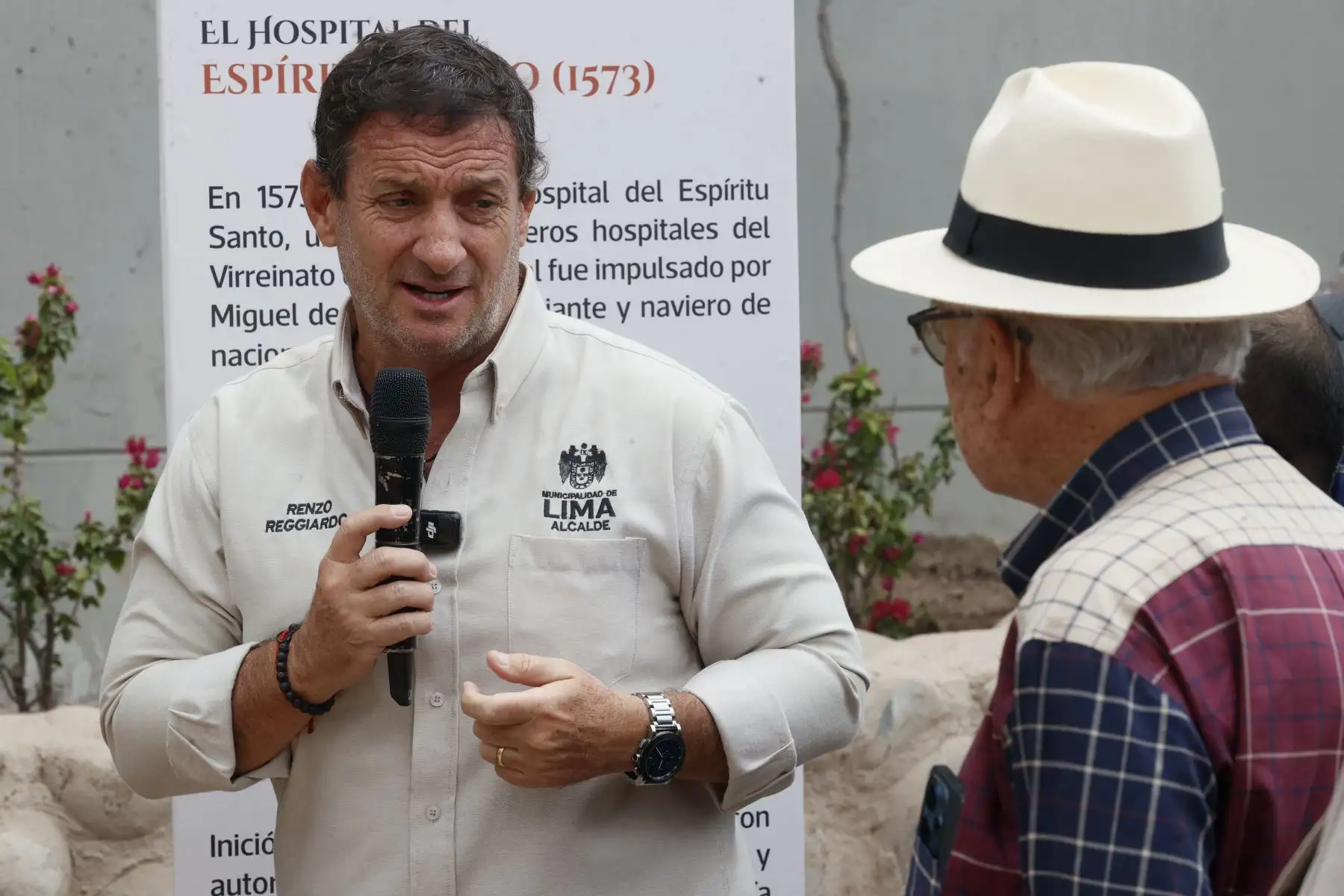 Renzo Reggiardo, alcalde de Lima da a conocer nuevos hallazgos arqueológicos de las antigua iglesia y Hospital del Espirito Santos, identificados en el Santuario de Santa Rosa de Lima. Foto: ANDINA/Vidal Tarqui