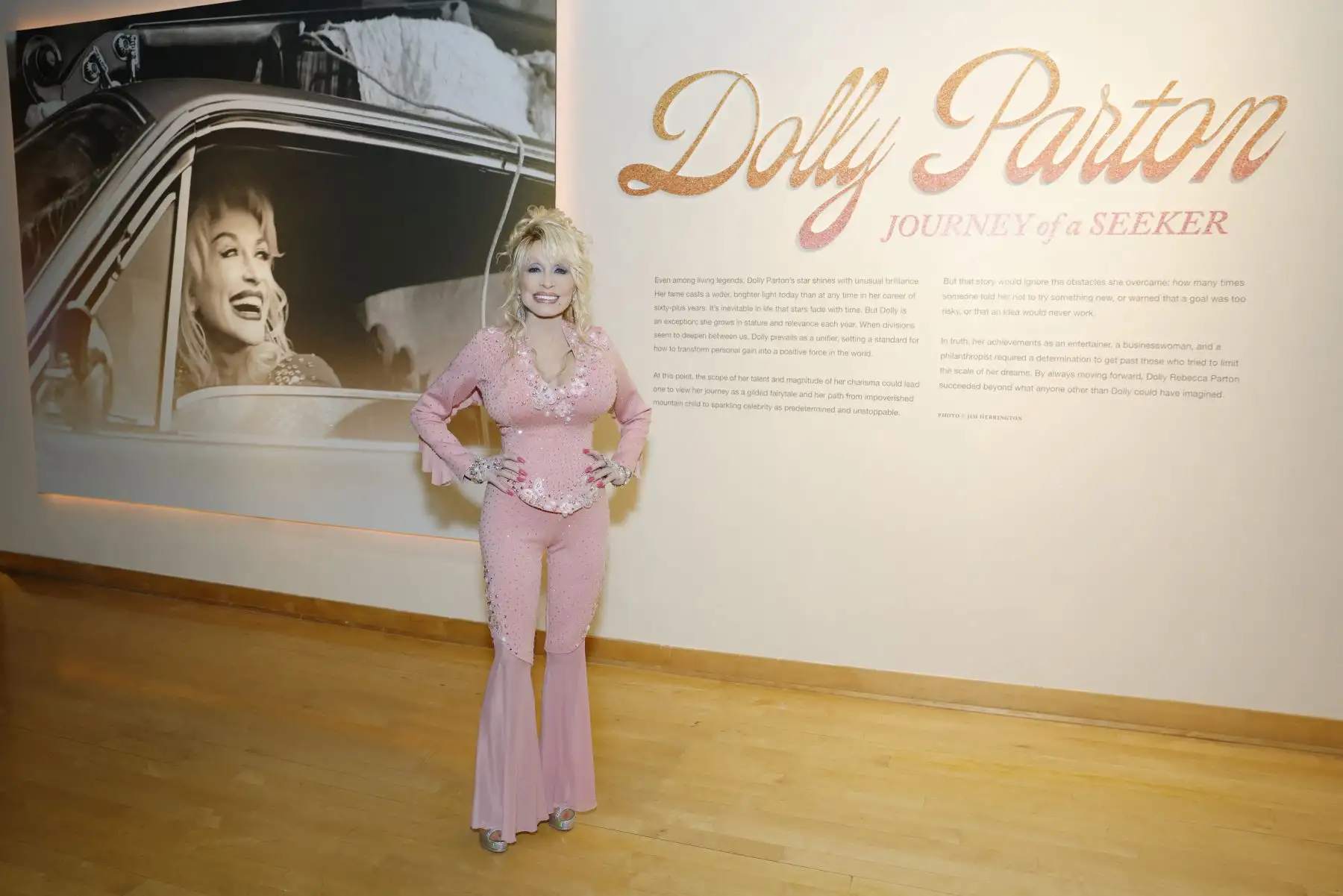 Dolly Parton asiste a la inauguración de la exposición del Country Music Hall of Fame and Museum, titulada "Dolly Parton: Journey of a Seeker", en un museo de Nashville, Tennessee, el 19 de mayo de 2025. Foto: Getty Images / AFP