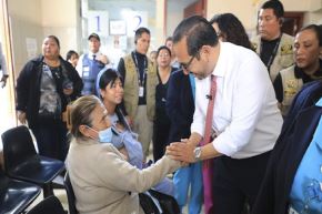 Ministro de Salud, Luis Dyer en el Hospital Nacional San Bartolomé. Foto: ANDINA/Difusión