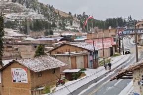 La nieve superó los 10 centímetros de espesor y afectó el tránsito en algunas calles y avenidas de la ciudad. Foto: Cortesía Luis Puell