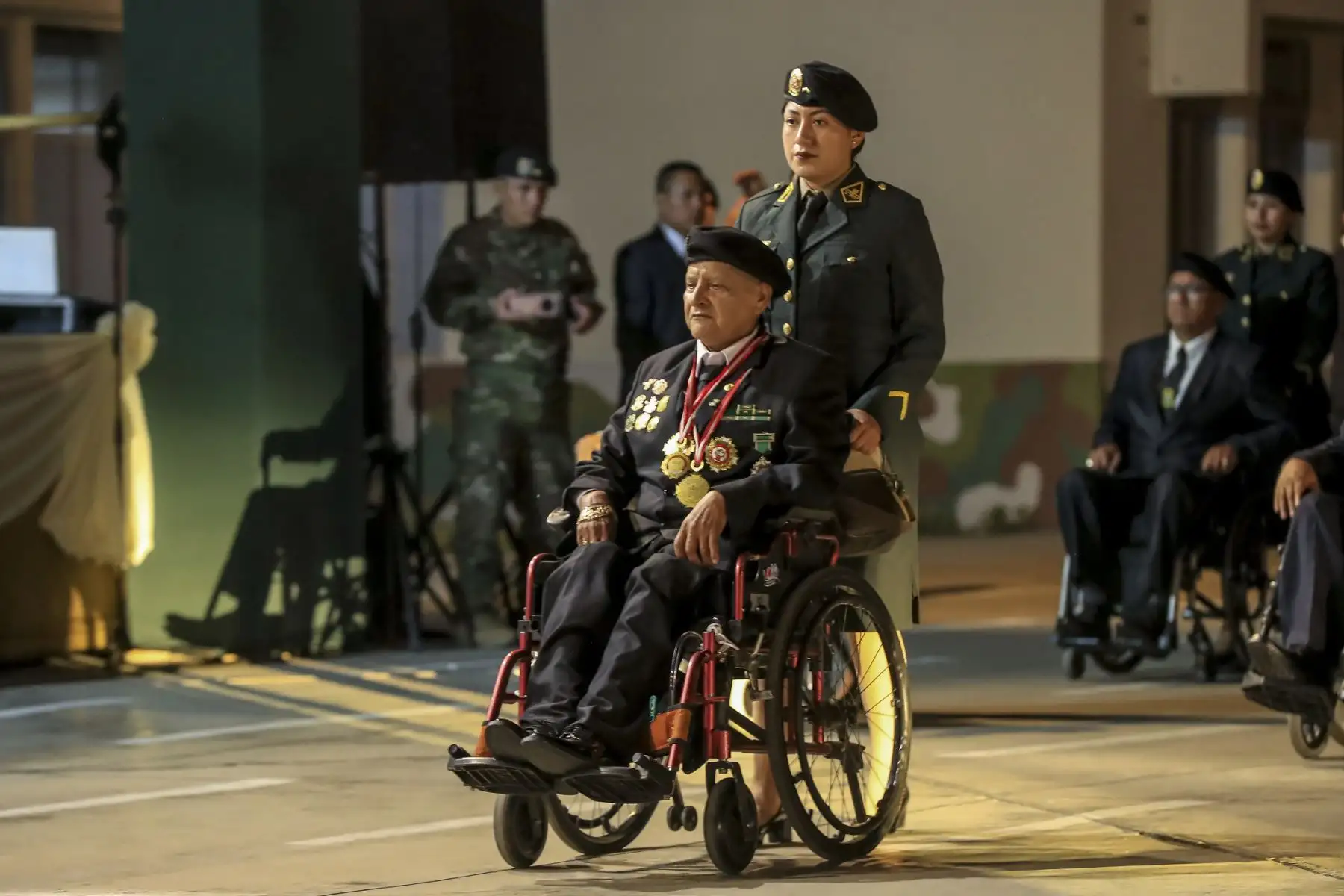 La presidenta de la república, Keiko Fujimori Higuchi, participó en la ceremonia por el 39.° aniversario de la Dirección de Operaciones Especiales de la Policía Nacional y renovó el compromiso del Gobierno de fortalecer a la institución con mejores capacidades, herramientas y condiciones para cumplir su misión. Foto: ANDINA/Prensa Presidencia