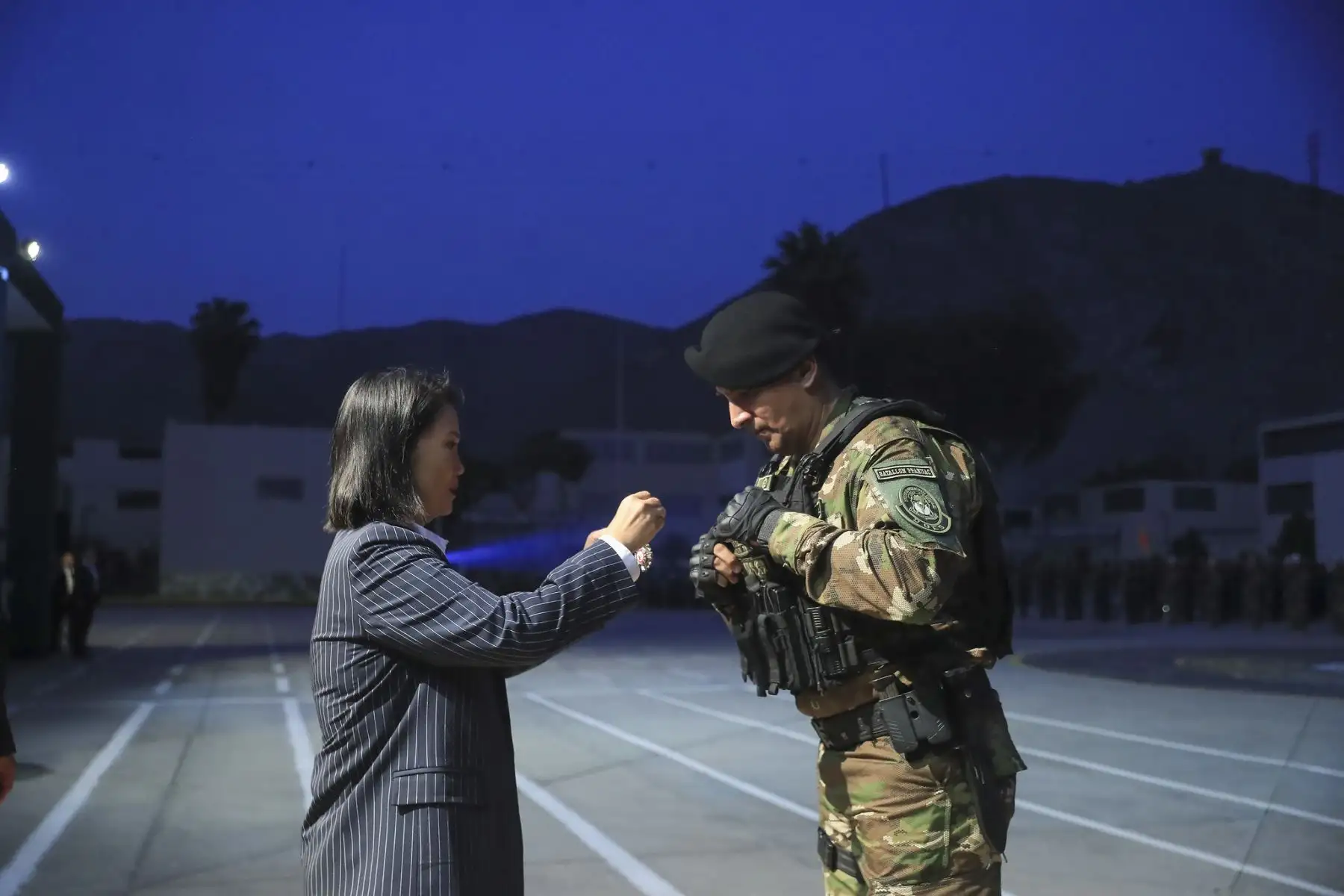 La presidenta de la república, Keiko Fujimori Higuchi, participó en la ceremonia por el 39.° aniversario de la Dirección de Operaciones Especiales de la Policía Nacional y renovó el compromiso del Gobierno de fortalecer a la institución con mejores capacidades, herramientas y condiciones para cumplir su misión. Foto: ANDINA/Prensa Presidencia