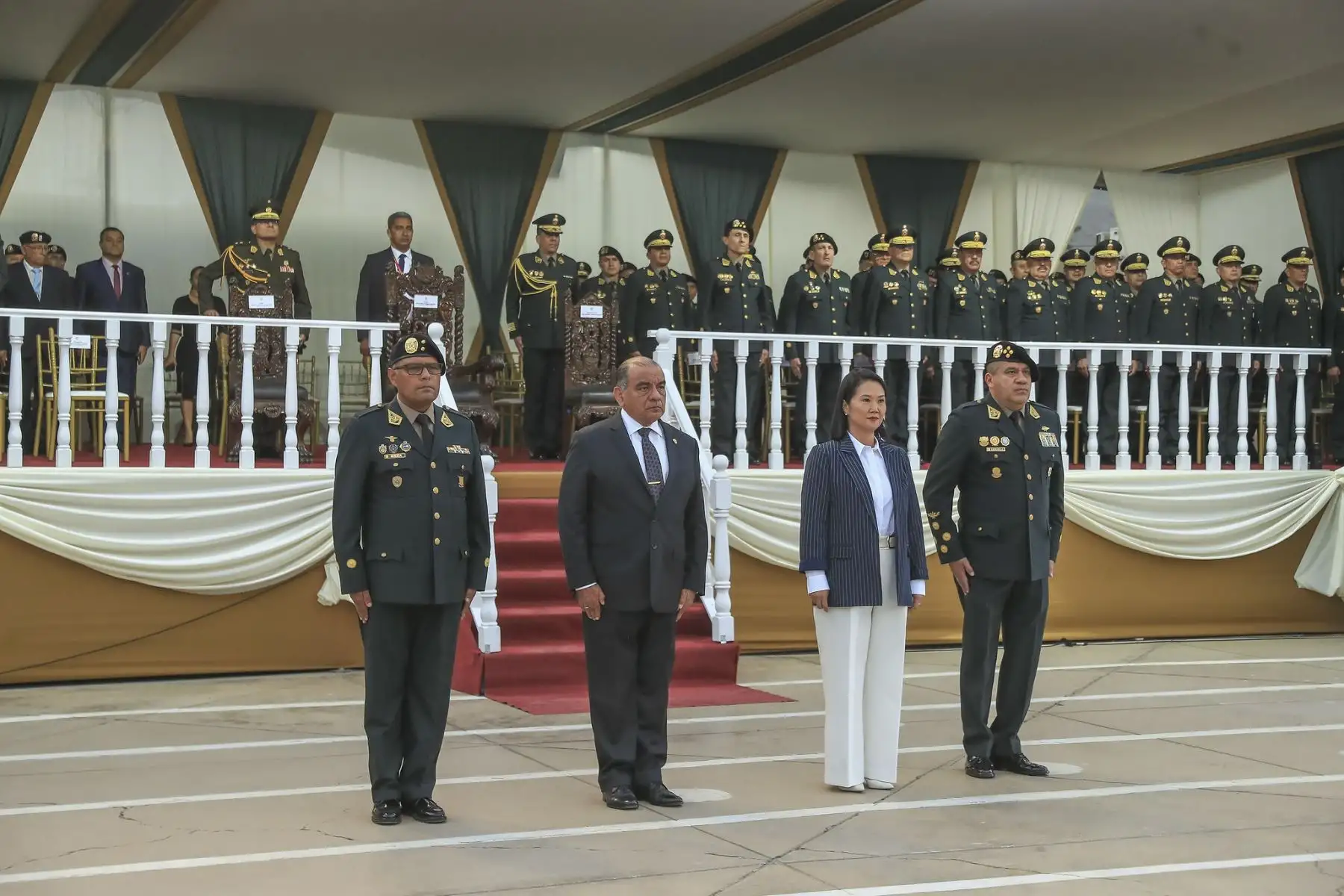 La presidenta de la república, Keiko Fujimori Higuchi, participó en la ceremonia por el 39.° aniversario de la Dirección de Operaciones Especiales de la Policía Nacional y renovó el compromiso del Gobierno de fortalecer a la institución con mejores capacidades, herramientas y condiciones para cumplir su misión. Foto: ANDINA/Prensa Presidencia