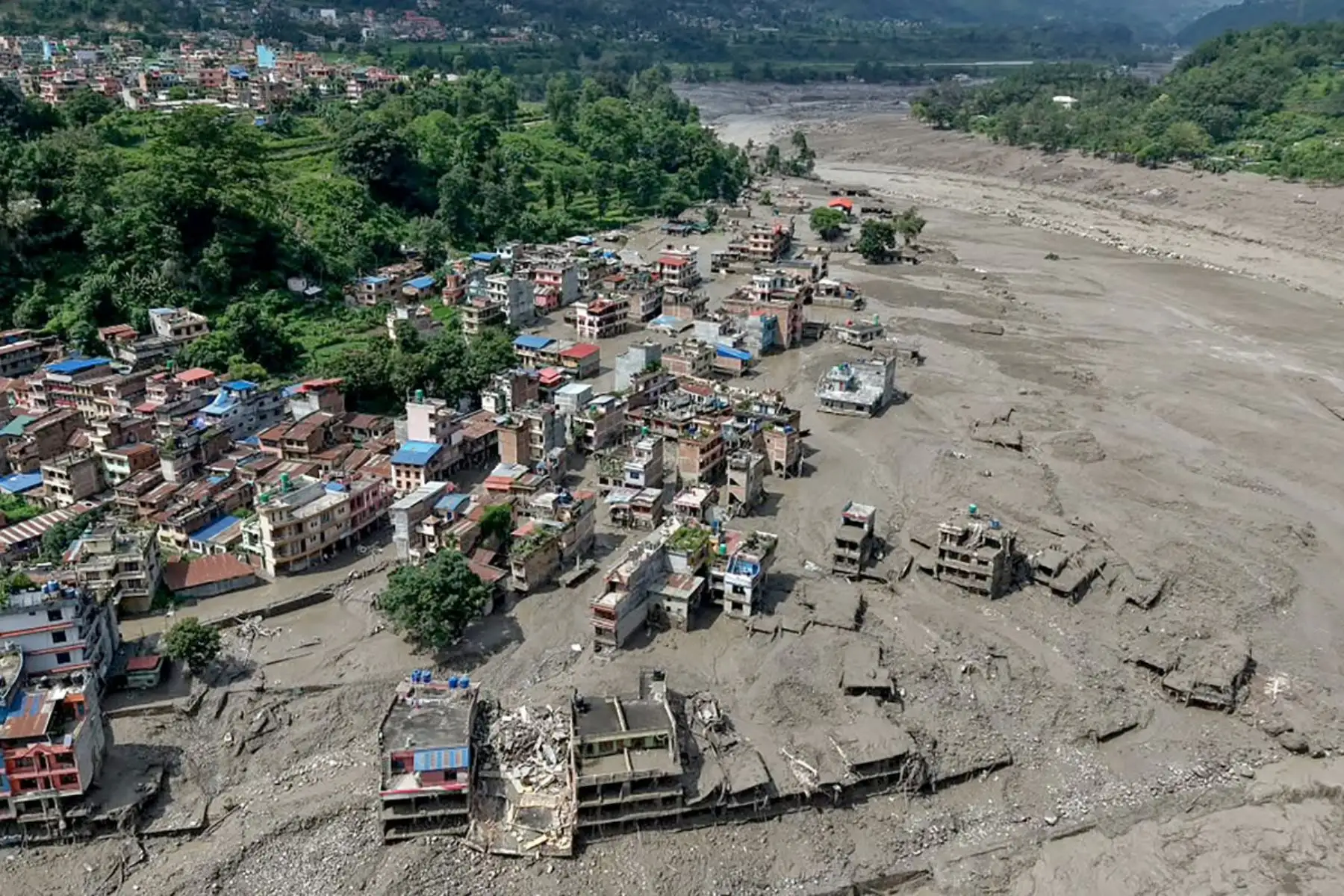 La inundación golpeó Syabrubesi, punto de partida de la popular ruta de senderismo de Langtang, además de otras zonas utilizadas por viajeros que realizan la peregrinación hindú hacia Kailash Mansarovar. Foto: AFP