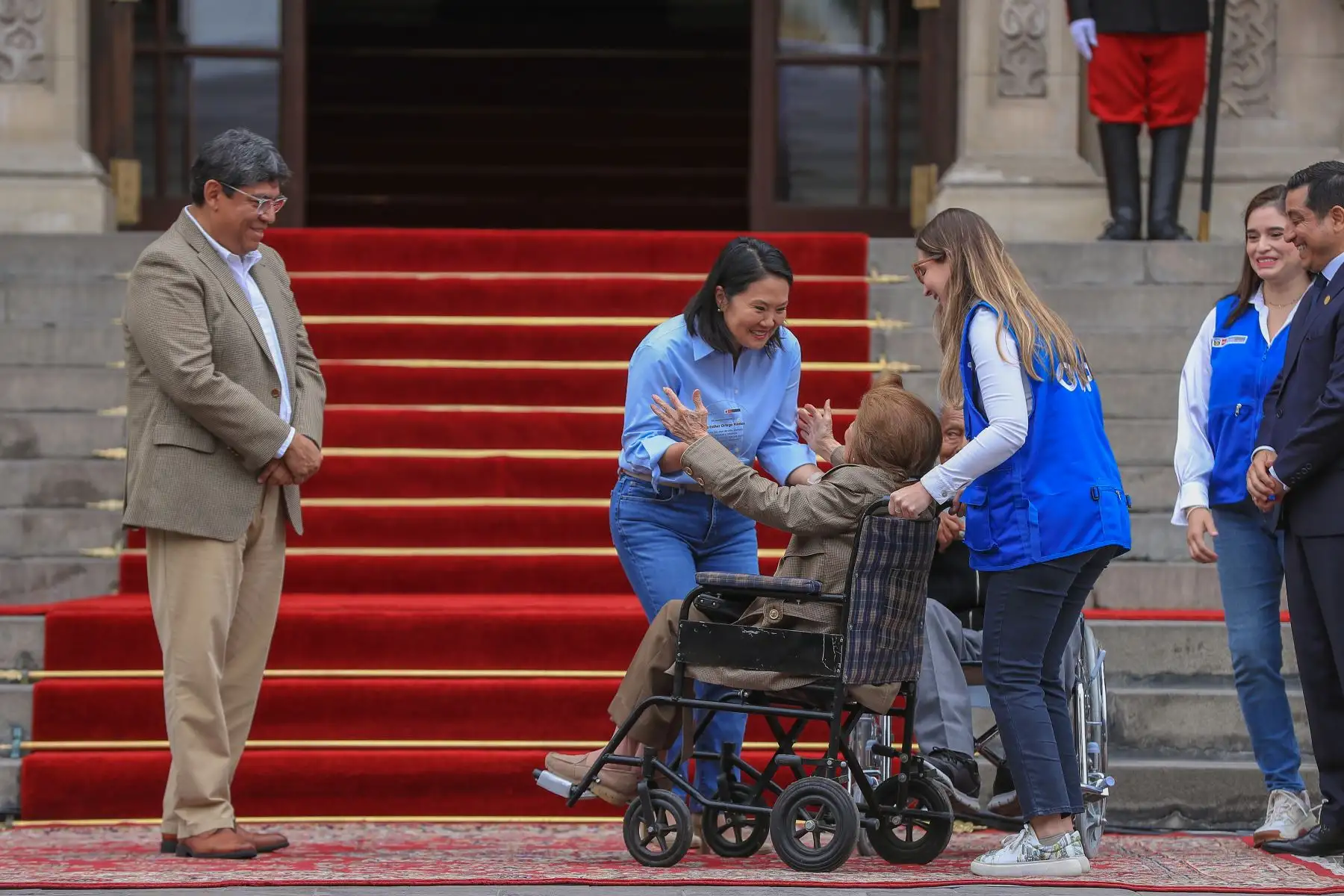 La presidenta de la república, Keiko Fujimori, participa en la ceremonia por el “Día Nacional de la Persona Adulta Mayor: Experiencia que Inspira”. Foto: ANDINA/Prensa Presidencia
