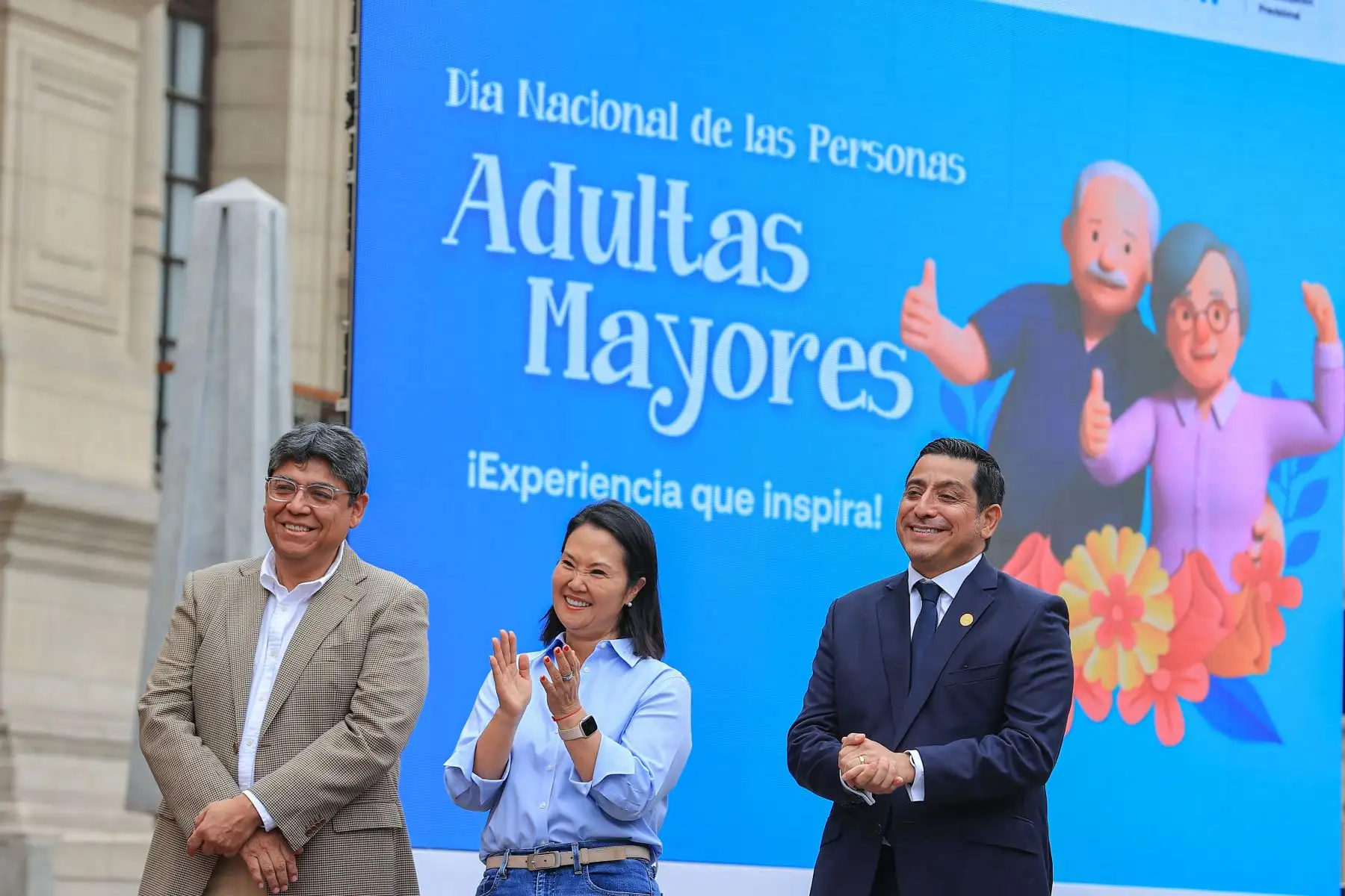 La presidenta de la república, Keiko Fujimori, participa en la ceremonia por el “Día Nacional de la Persona Adulta Mayor: Experiencia que Inspira”. Foto: ANDINA/Prensa Presidencia