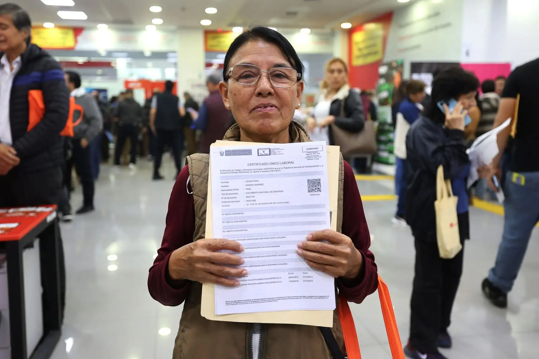Adultos mayores participaron en la jornada de empleo promovida por el MTPE, orientada a facilitar su acceso a oportunidades laborales formales en coordinación con empresas privadas. Foto: ANDINA/Difusión.