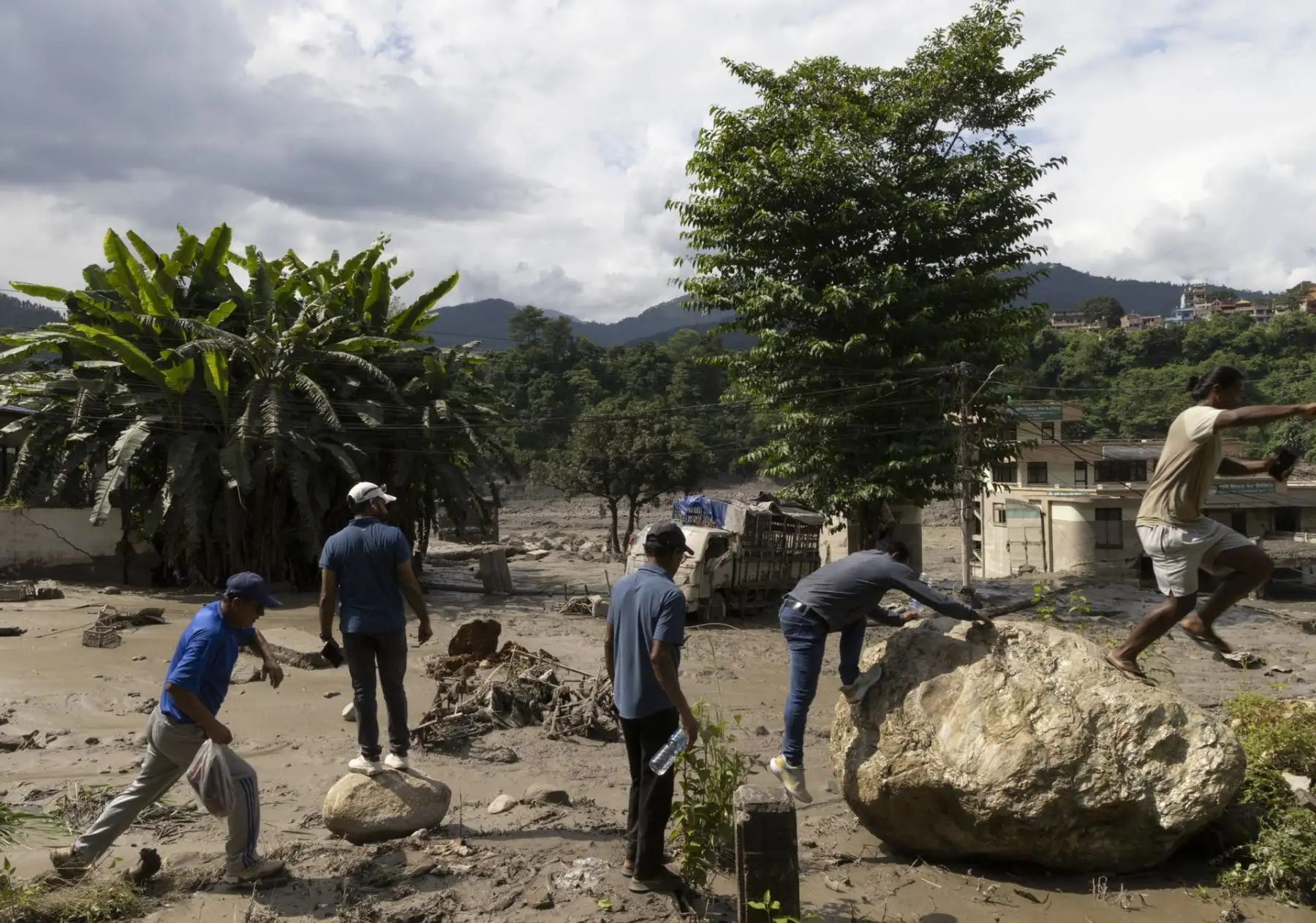 La Federación Internacional de la Cruz Roja informó el envío de suministros de emergencia, como mantas, botiquines, camillas y bolsas para cadáveres. Foto: EFE