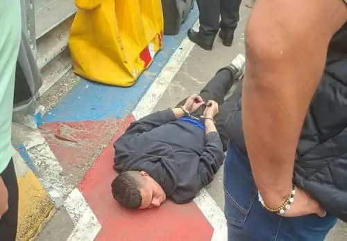 Dos presuntos delincuentes fueron detenidos en el peaje de Monterrico en la vía de Evitamiento, tras frustrar secuestro y rescatar a víctima. Foto: ANDINA/Difusión.