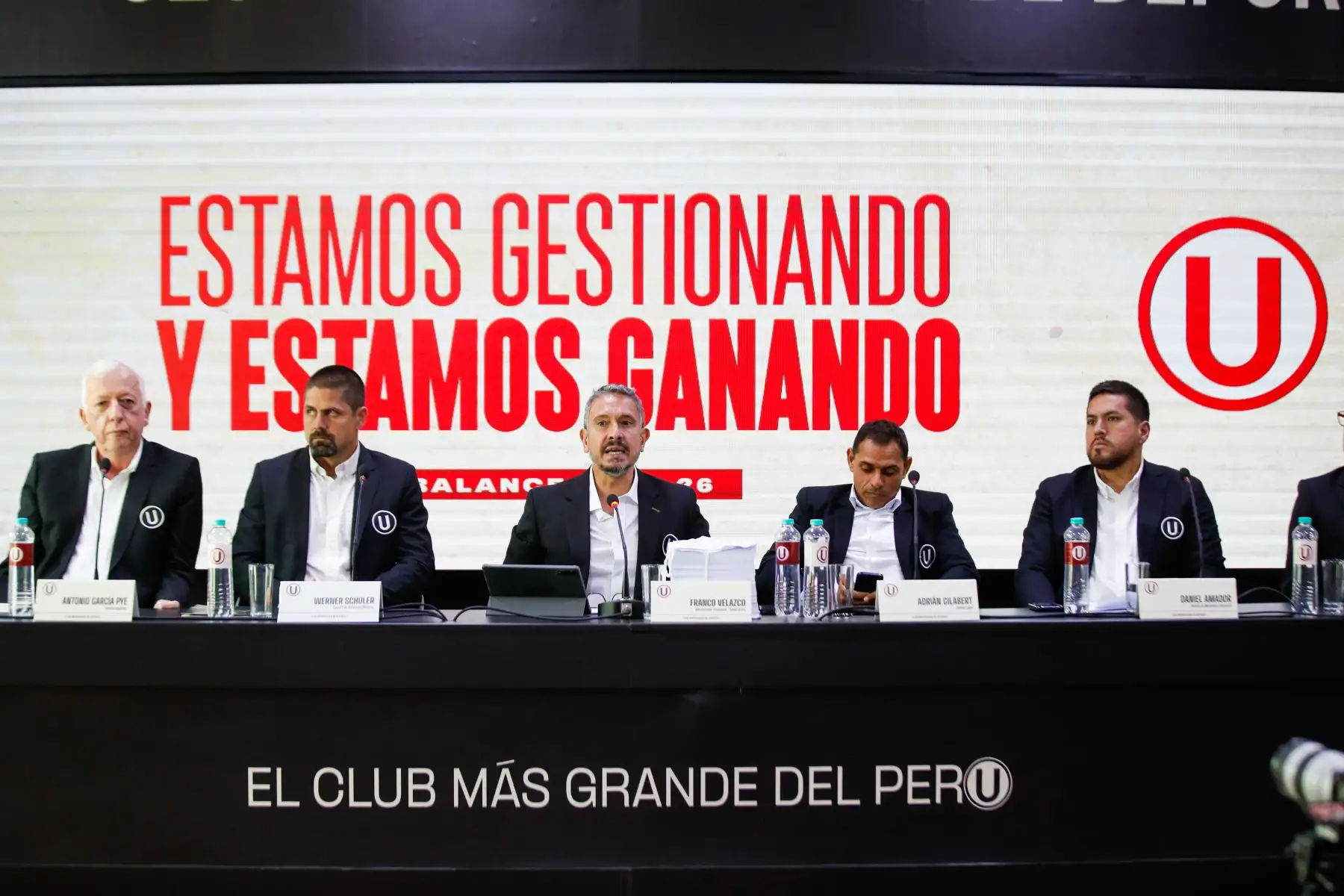 El administrador de Universitario de Deportes, Franco Velazco, presentó este jueves el balance de su primer año de gestión al frente de la institución merengue durante una conferencia realizada en el Estadio Monumental.  Foto: ANDINA/Ricardo Cuba