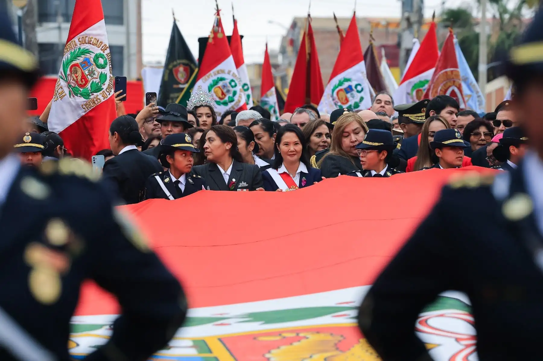 Presidenta Keiko Fujimori participa en la Solemne Procesión de la Bandera Nacional. Foto: ANDINA/ Prensa Presidencia