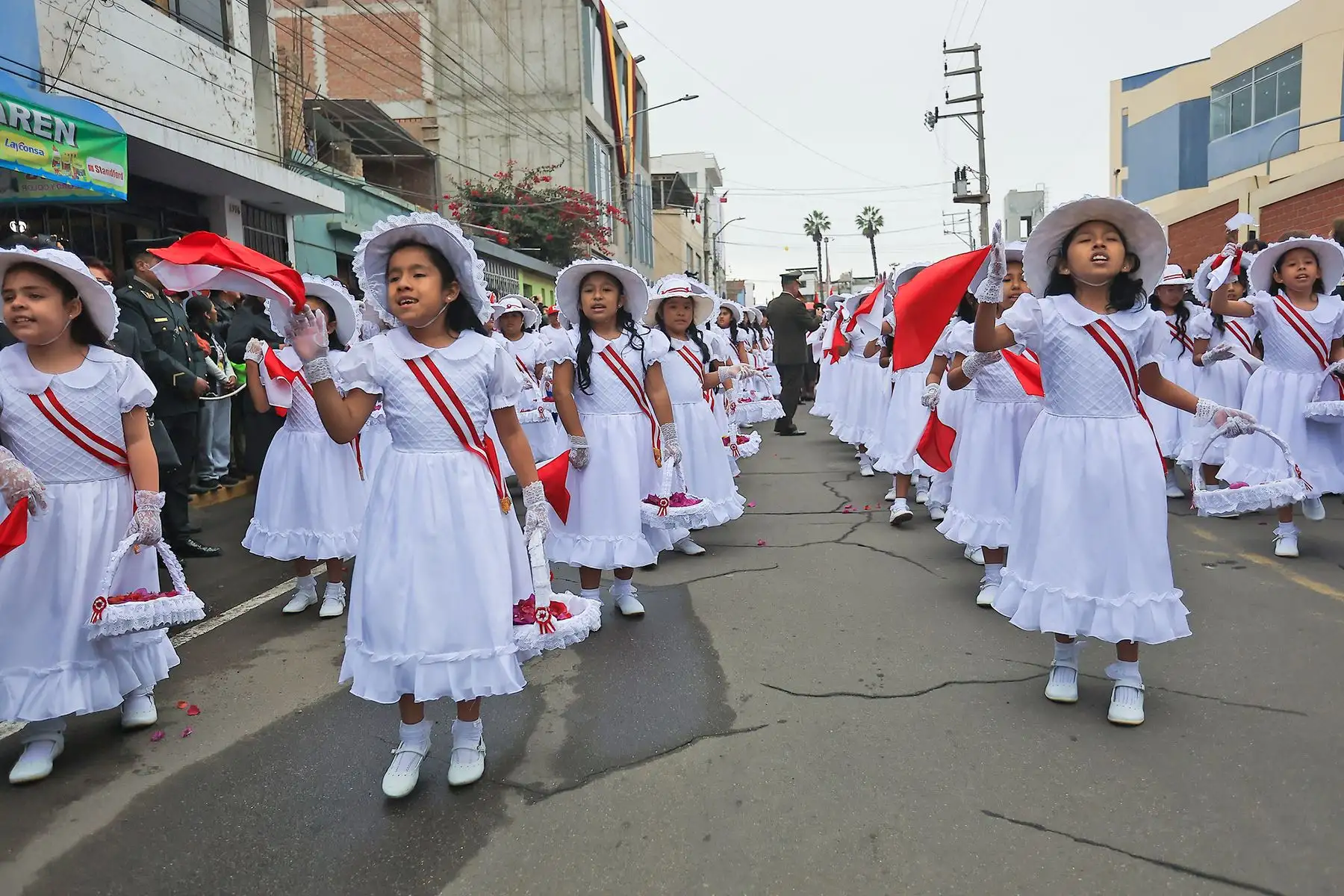 Presidenta Keiko Fujimori participa en la Solemne Procesión de la Bandera Nacional. Foto: ANDINA/ Prensa Presidencia