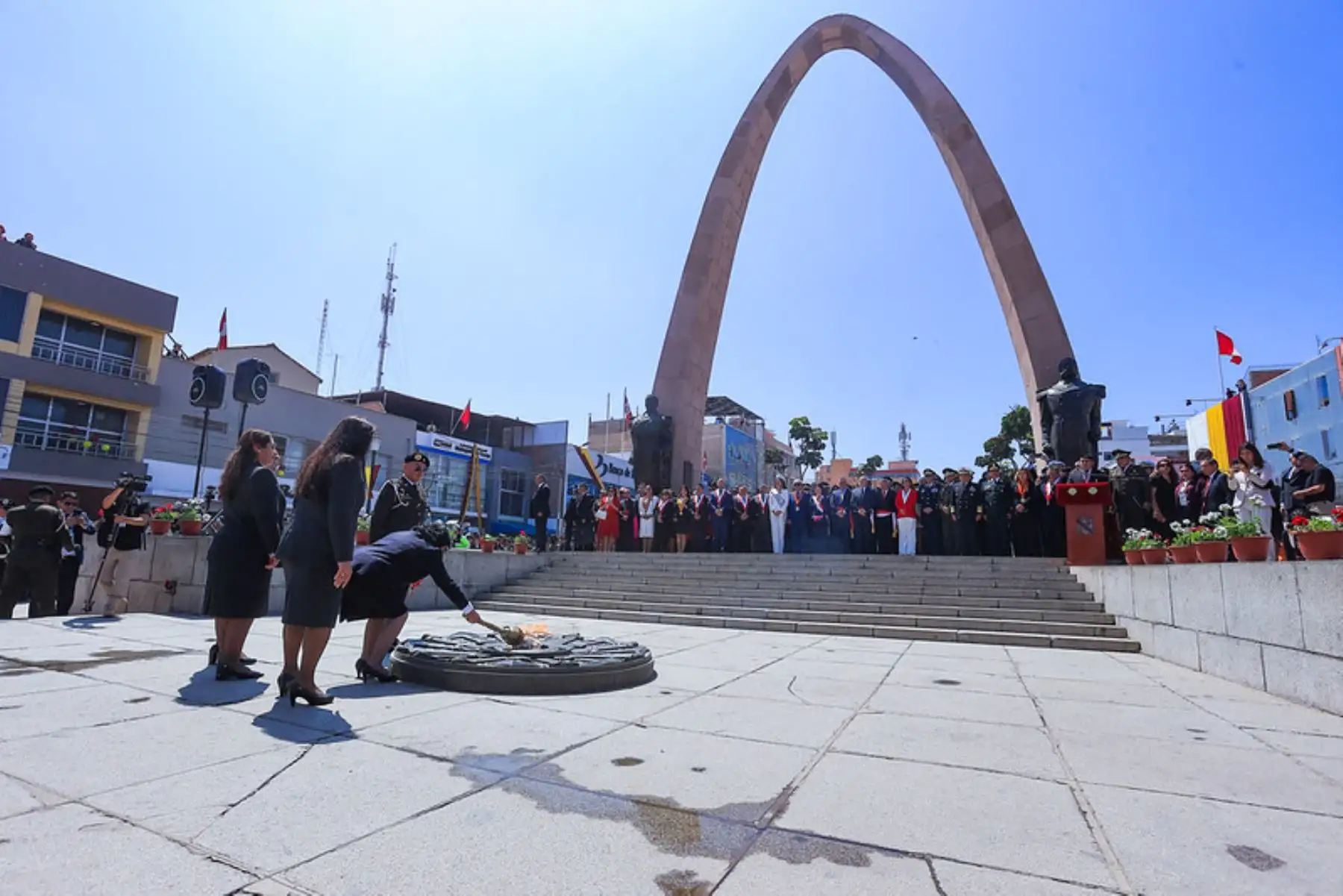 Presidenta Keiko Fujimori participó en ceremonia de izamiento del Pabellón Nacional, realizada en el Paseo Cívico de Tacna. Foto: ANDINA/ Prensa Presidencia
