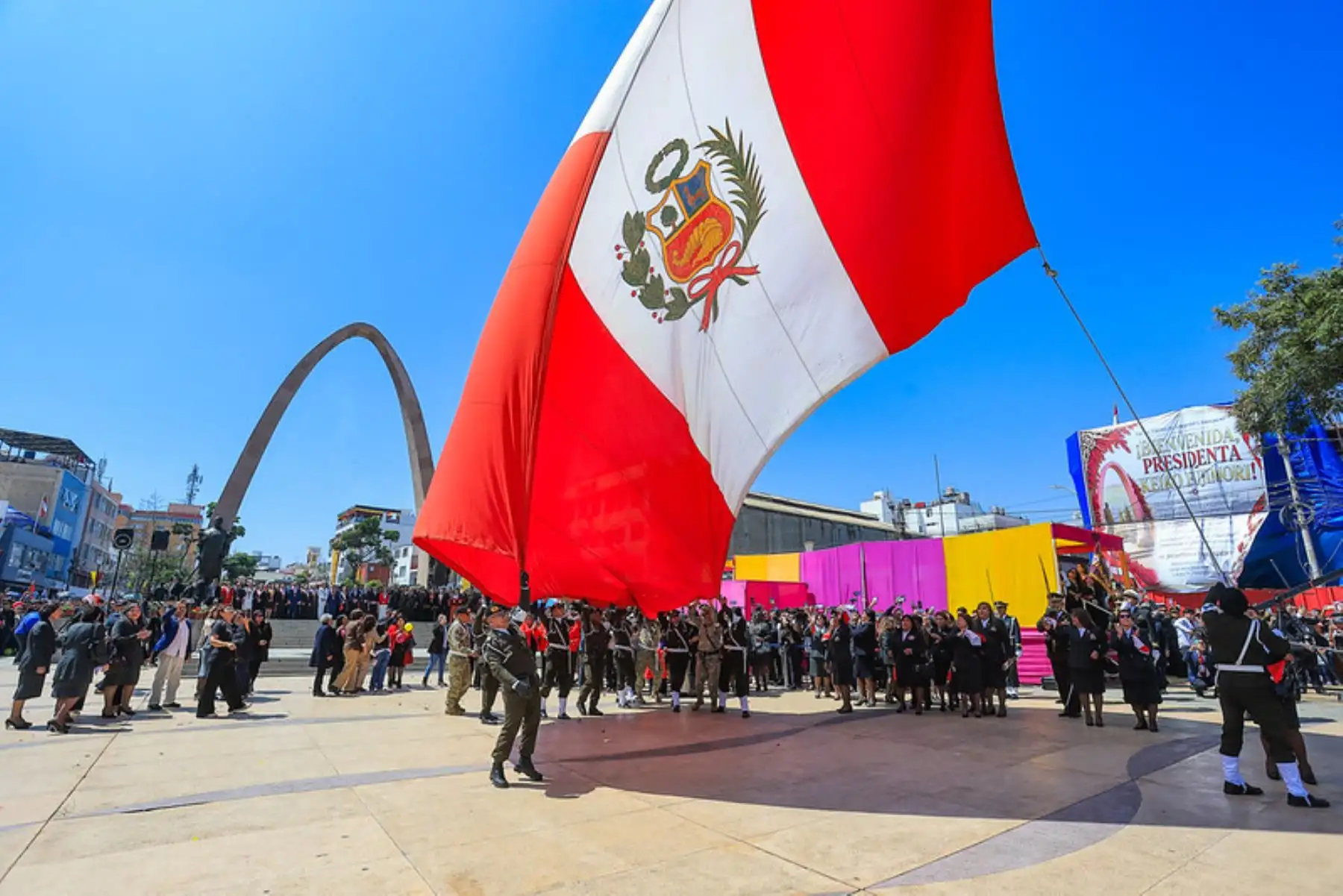 Presidenta Keiko Fujimori participó en ceremonia de izamiento del Pabellón Nacional, realizada en el Paseo Cívico de Tacna. Foto: ANDINA/ Prensa Presidencia