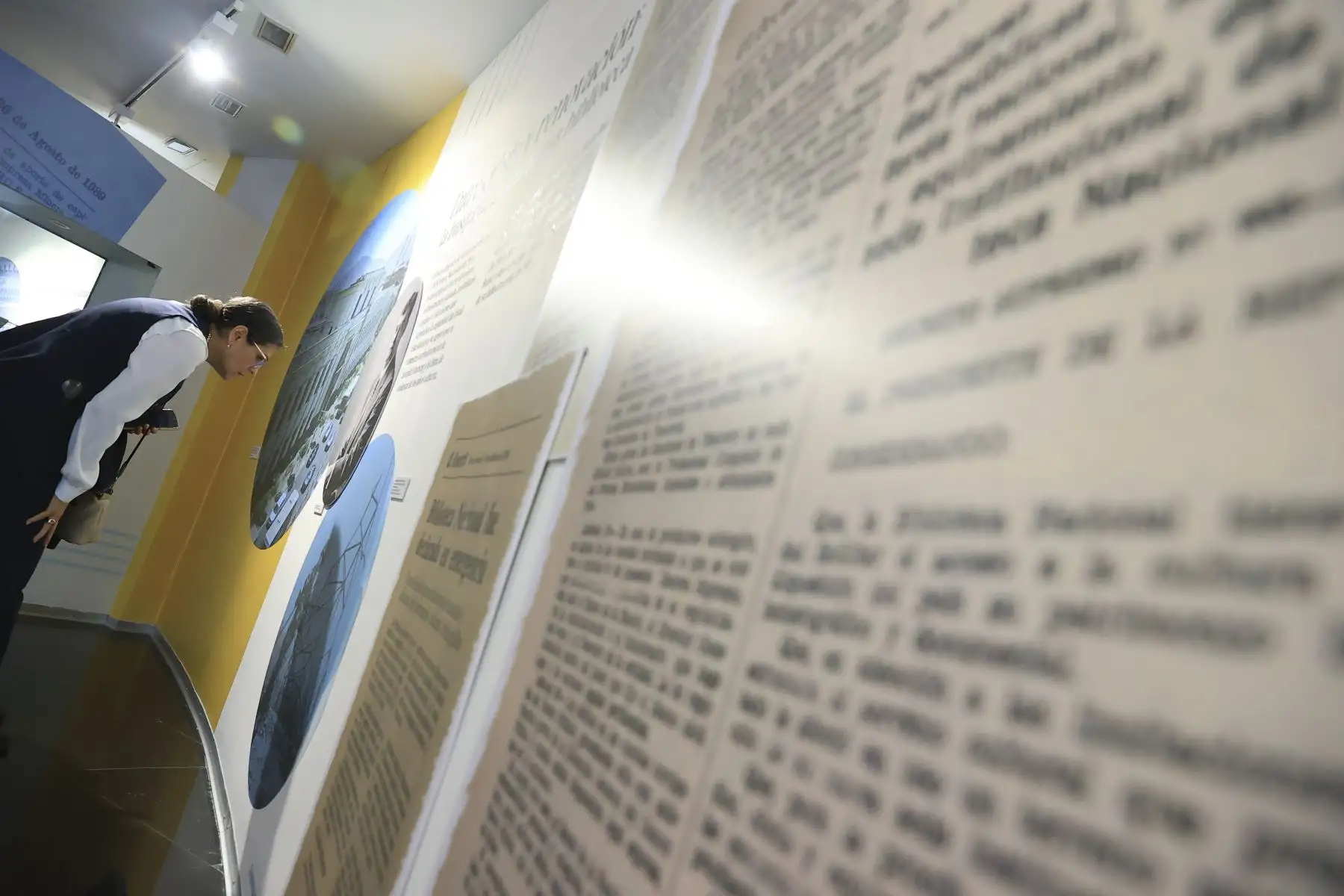 Durante la actividad también se exhibieron algunos de los libros más antiguos que conserva el Perú, entre ellos ejemplares de los primeros libros impresos en territorio peruano, así como publicaciones consideradas Patrimonio Cultural de la Nación.
Foto: ANDINA/Braian Reyna