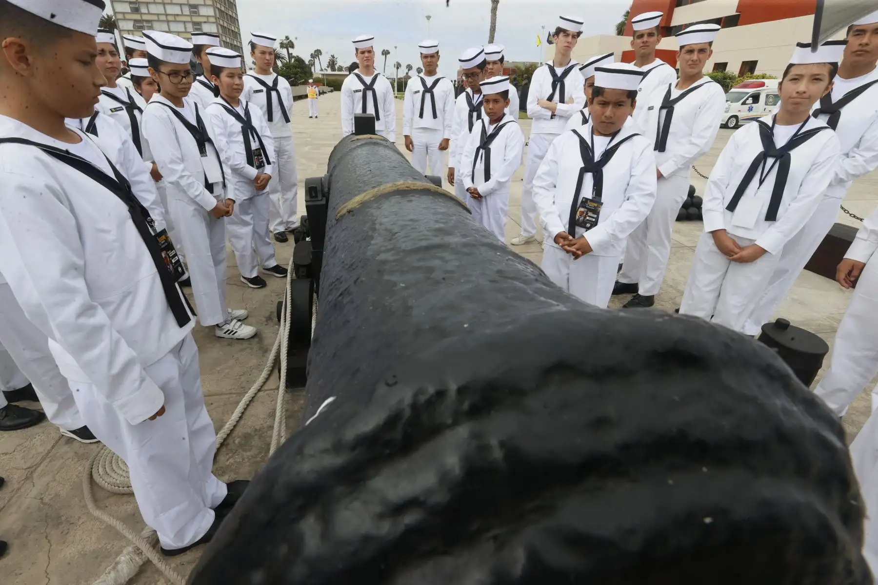 A lo largo del día, recorrerán diferentes ambientes y participarán en actividades educativas, recreativas y deportivas, descubriendo de manera divertida la historia, las tradiciones y los valores que forman parte de la vida naval.
 Foto: ANDINA/Vidal Tarqui