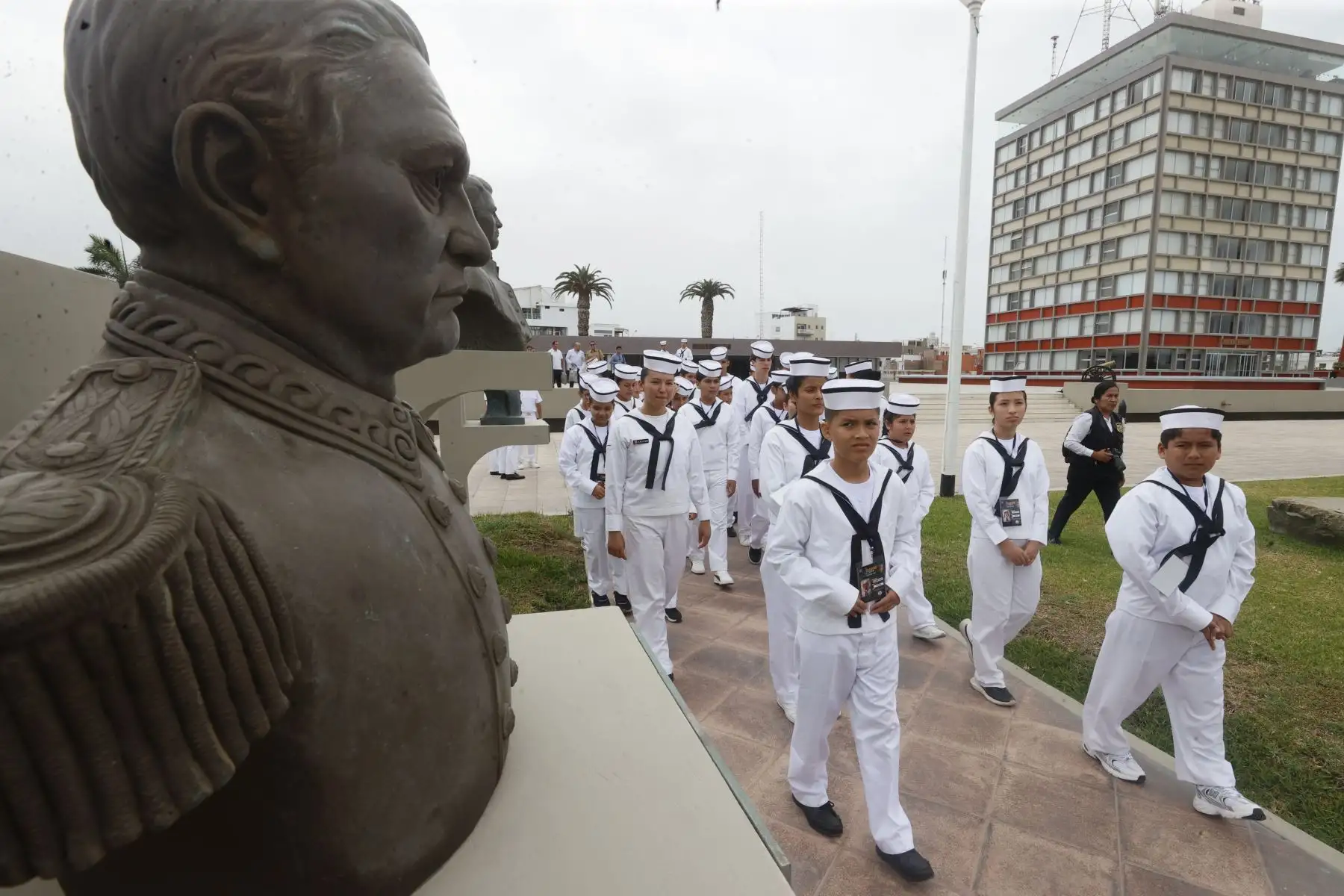 En el marco de las celebraciones por el Día del Niño, este sábado 29 de agosto, la Escuela Naval del Perú abre sus puertas para recibir a 15 niños, de entre 10 y 14 años, quienes tienen la oportunidad de vivir una experiencia única: ser marinos por un día. Foto: ANDINA/Vidal Tarqui