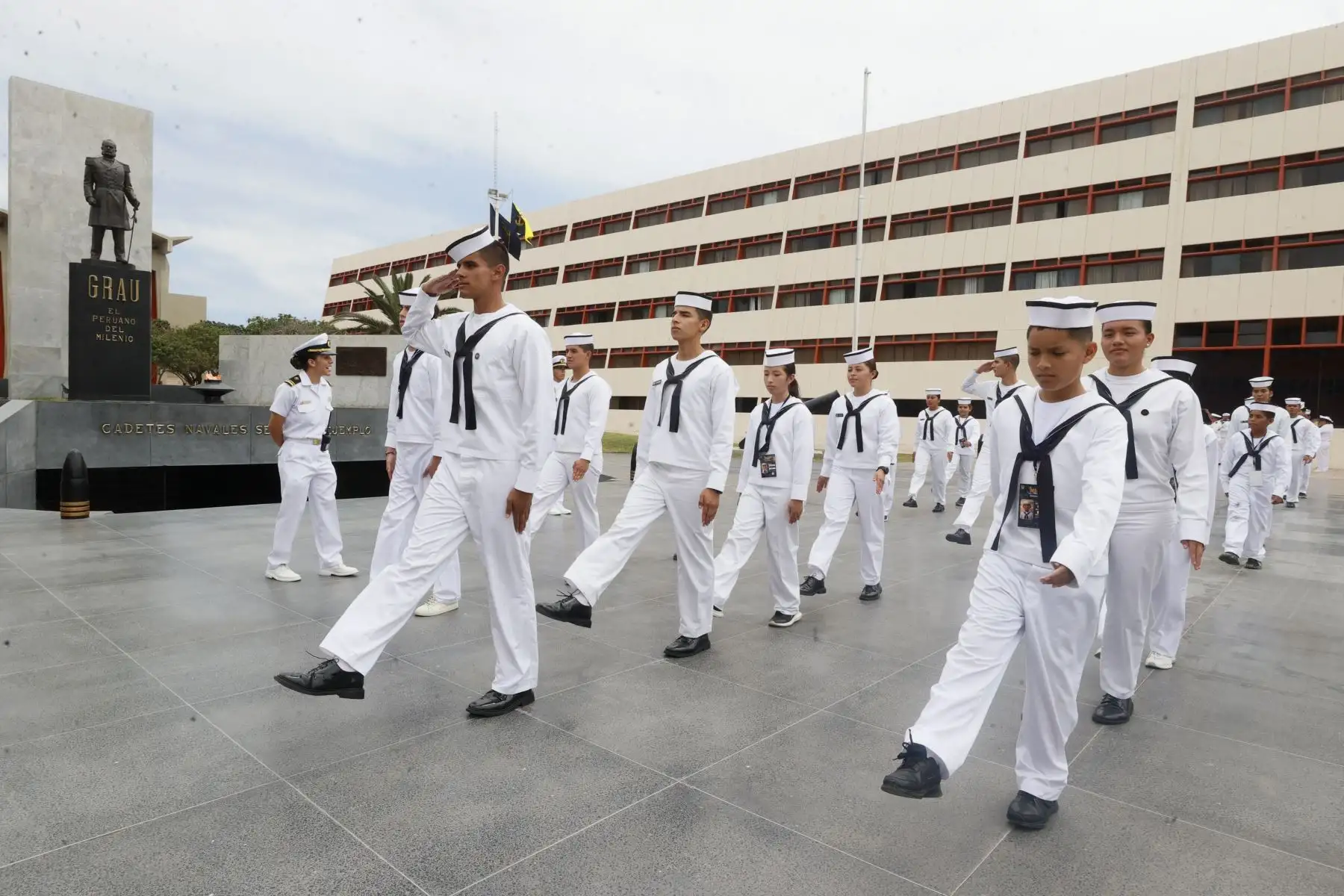 En el marco de las celebraciones por el Día del Niño, este sábado 29 de agosto, la Escuela Naval del Perú abre sus puertas para recibir a 15 niños, de entre 10 y 14 años, quienes tienen la oportunidad de vivir una experiencia única: ser marinos por un día. Foto: ANDINA/Vidal Tarqui