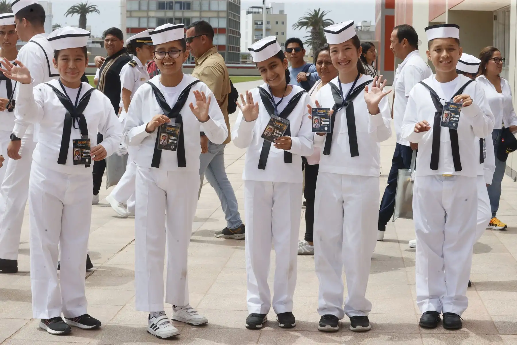 Los ganadores del concurso, realizado a través de las redes sociales de la Marina de Guerra del Perú, conocen de cerca los espacios donde se forman los futuros oficiales de la Institución y serán protagonistas de una jornada especialmente preparada para ellos. Foto: ANDINA/Vidal Tarqui