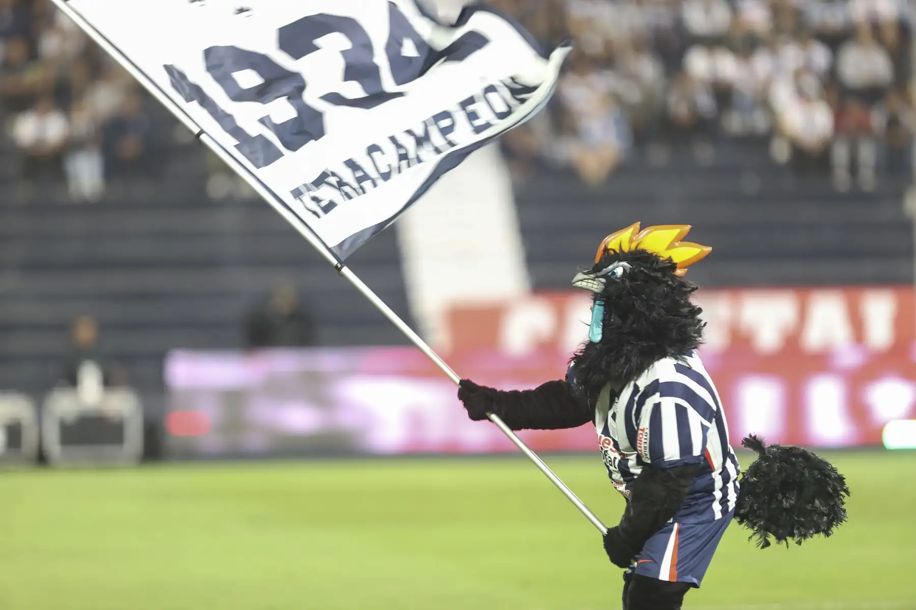 Hinchas de Alianza Lima acuden masivamente al estadio Alejandro Villanueva de La Victoria para alentar a su equipo ante su partido contra Deportivo Garcilaso el sábado 29 de agosto, por la fecha 7 del Torneo Clausura 2026 de la Liga 1. Foto: ANDINA/Jhonel Rodríguez
