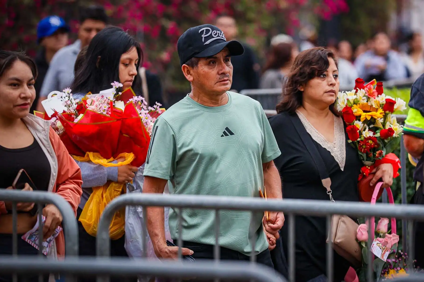 Una multitud de fieles llega al Santuario de Santa Rosa de Lima para cumplir con su tradicional visita al Pozo de los Deseos y participar en las celebraciones religiosas. Foto: ANDINA/Vidal Tarqui