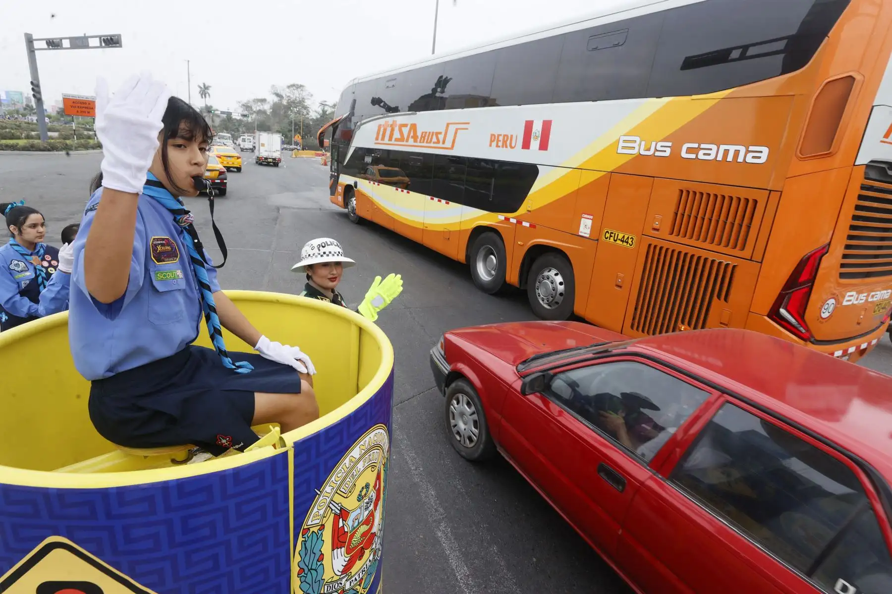 La participación de los Scouts del Perú en el control del tránsito forma parte de una tradición que se mantiene desde hace más de seis décadas como muestra de su compromiso de servicio a la comunidad.
Foto: ANDINA/Vidal Tarqui