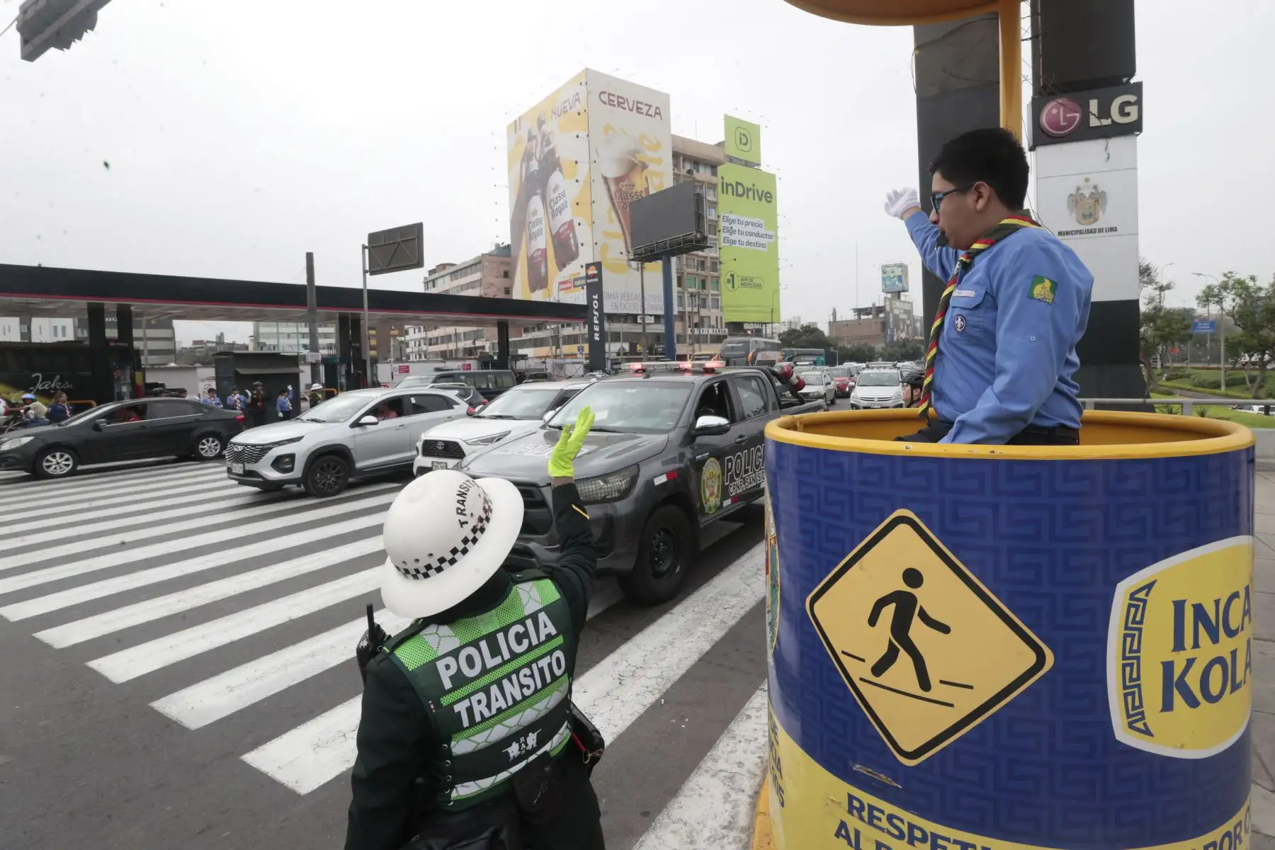 Scouts del Perú participan en la tradicional jornada de servicio que los lleva a las calles para apoyar a la Policía Nacional en la orientación del tránsito.
Foto: ANDINA/Vidal Tarqui