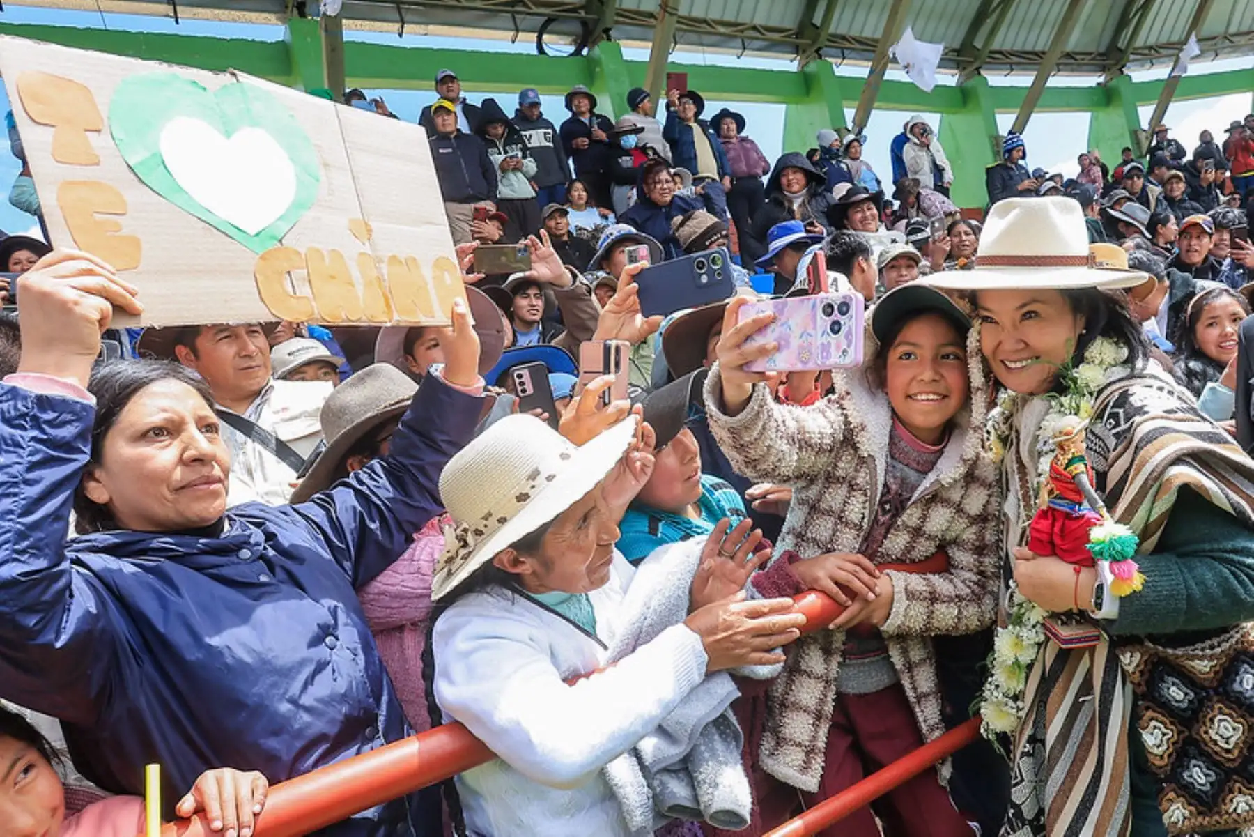 Presidenta Keiko Fujimori participa en entrega de títulos de propiedad, insumos y maquinaria para productores de Puno. Foto: ANDINA/Prensa Presidencia